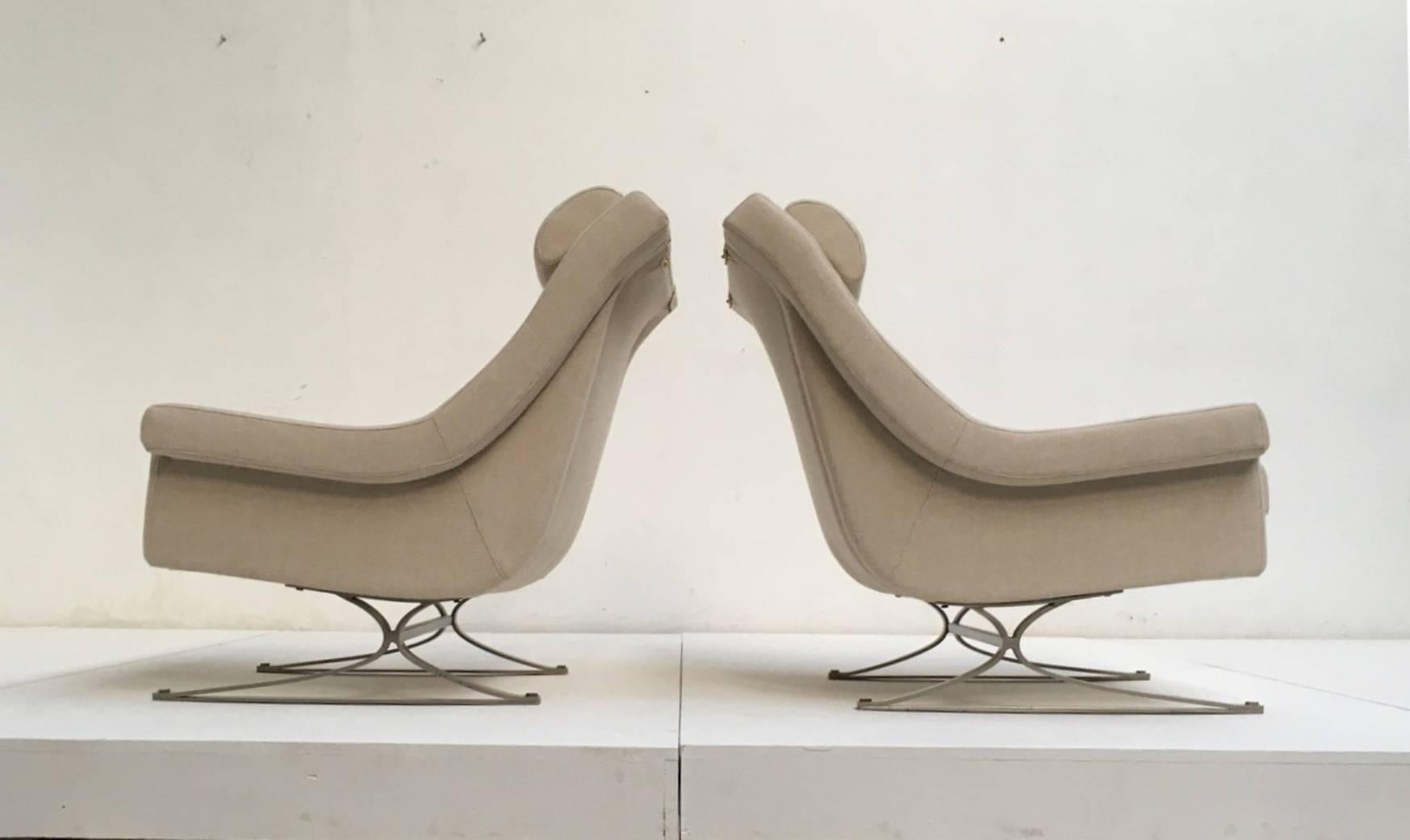 Mid-Century Modern Amazing Pair of 'Grand Prix' Lounge Chairs by Sculptor Maurice Calka, Arflex, 1960