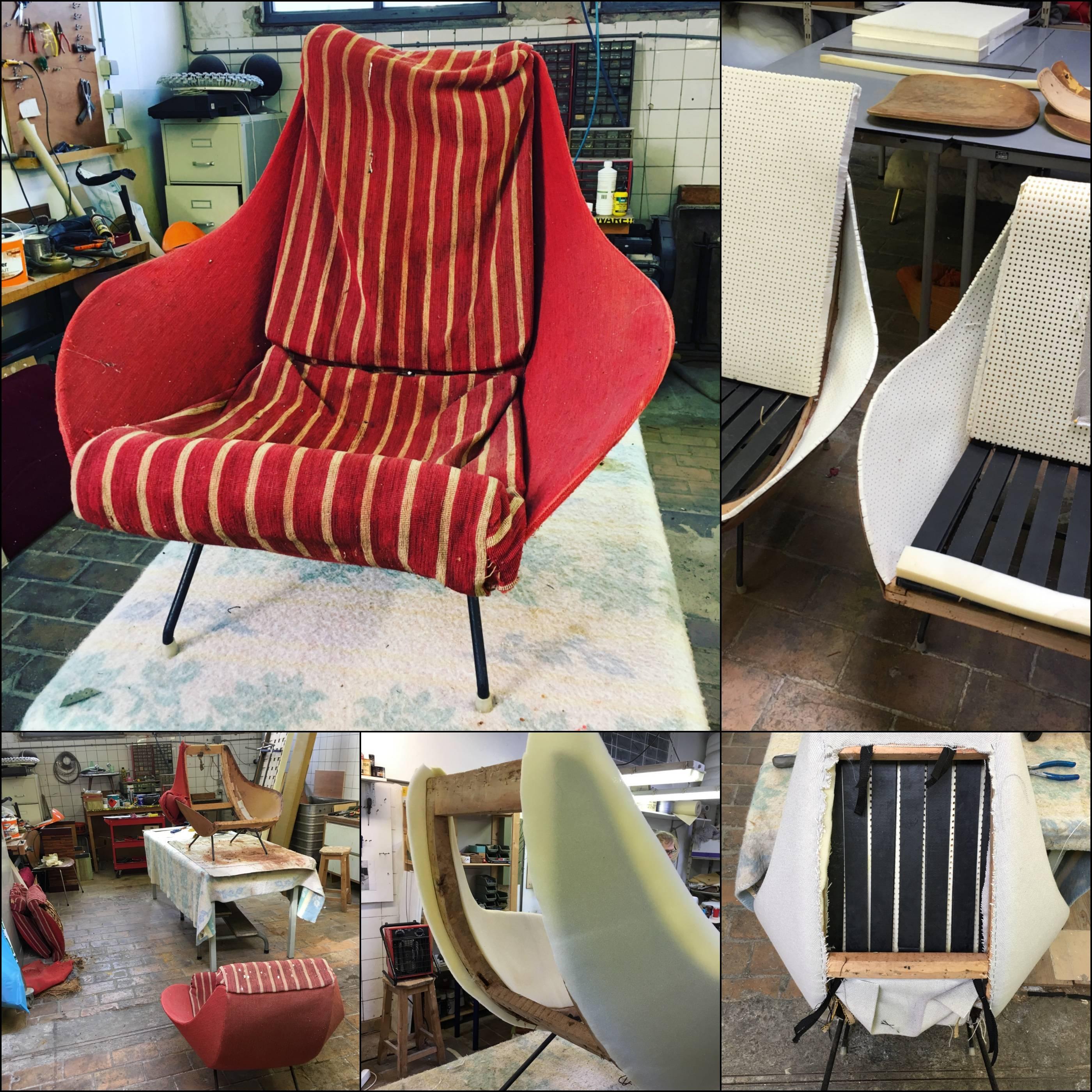 Beautiful Restored Italian Sculptural Mantis Form Lounge Chairs, 1950-1955 3