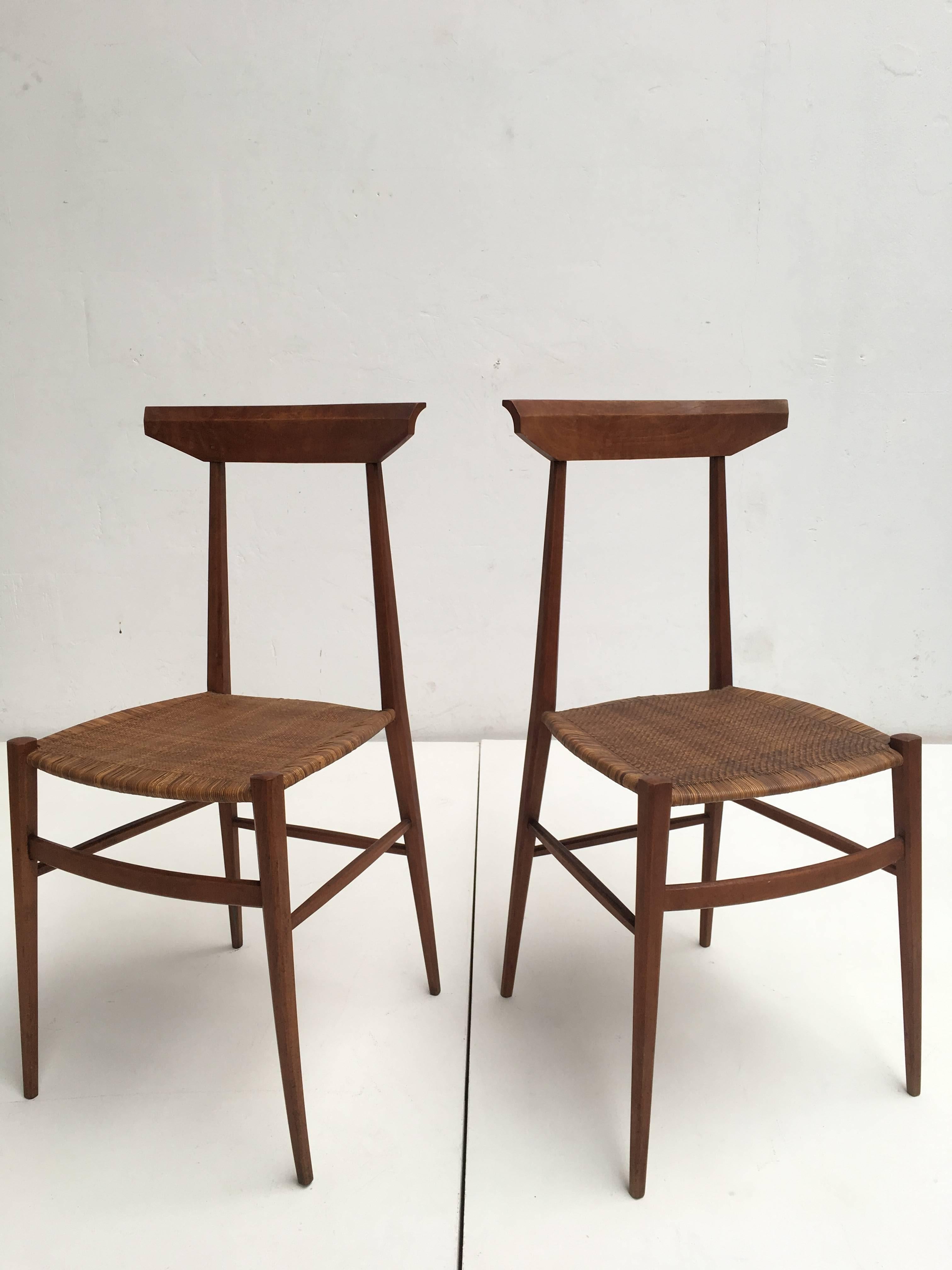 Hand-Carved Pair of 1950s Gio Ponti Influenced Modernist Chiavari Side Chairs