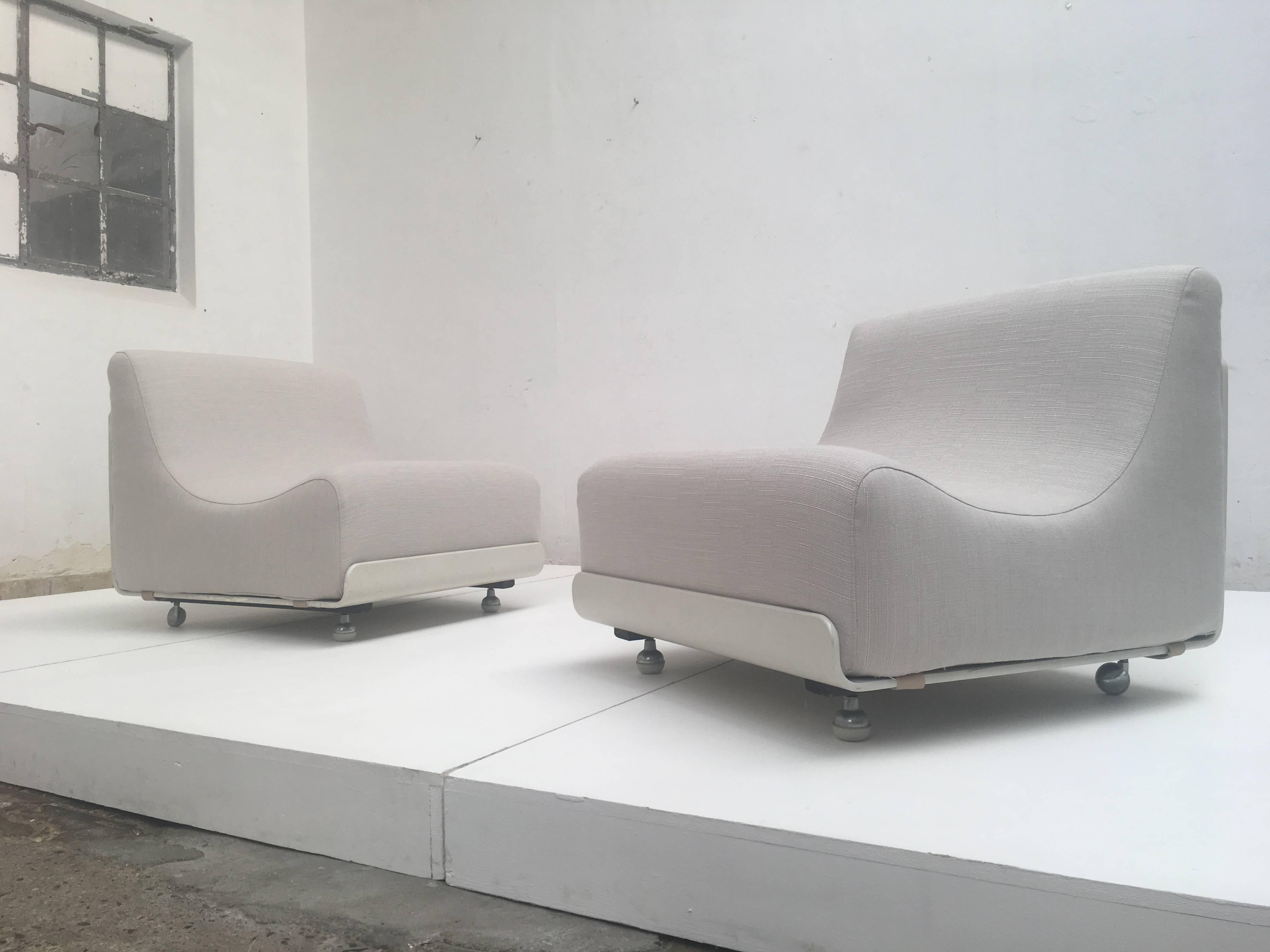This pair of 'Orbis' Spage Age seating units was designed by flamboyant Industrial designer Luigi Colani for COR Germany in 1970

Each unit features a plywood white lacquered base with metal wheels on the backside for easy positioning

We have