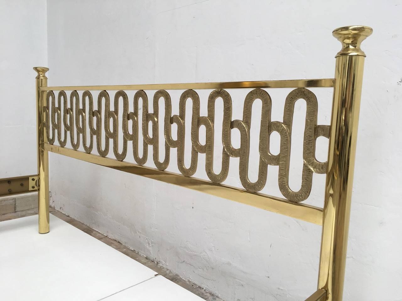 Italian Stunning Brass Sculptural Form Double Bed by Luciano Frigerio, 1970, Italy