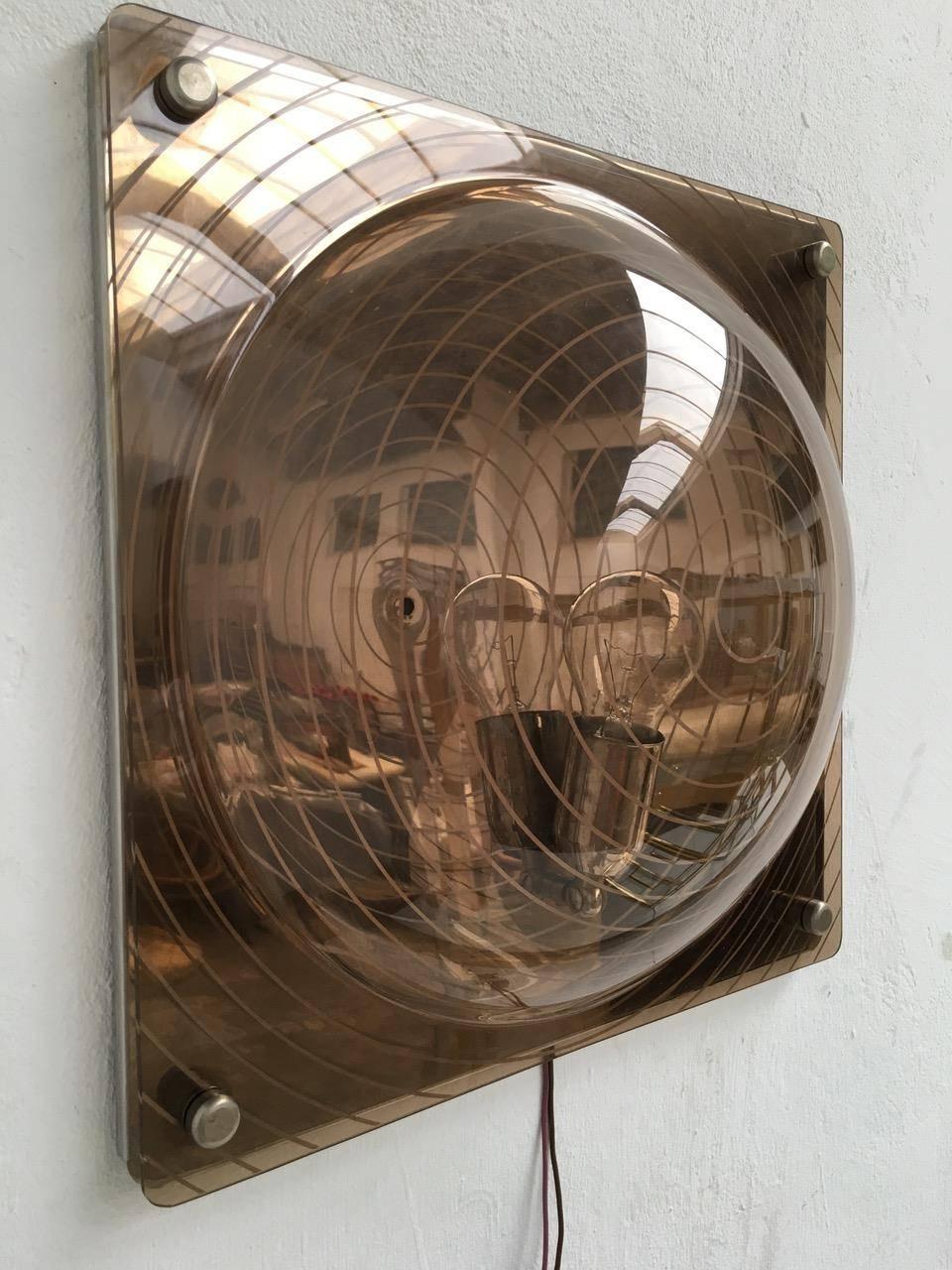 Milieu du XXe siècle Superbe sculpture lumineuse en plexiglas dans le style d'Ugo La Pietra, 1970, Italie en vente