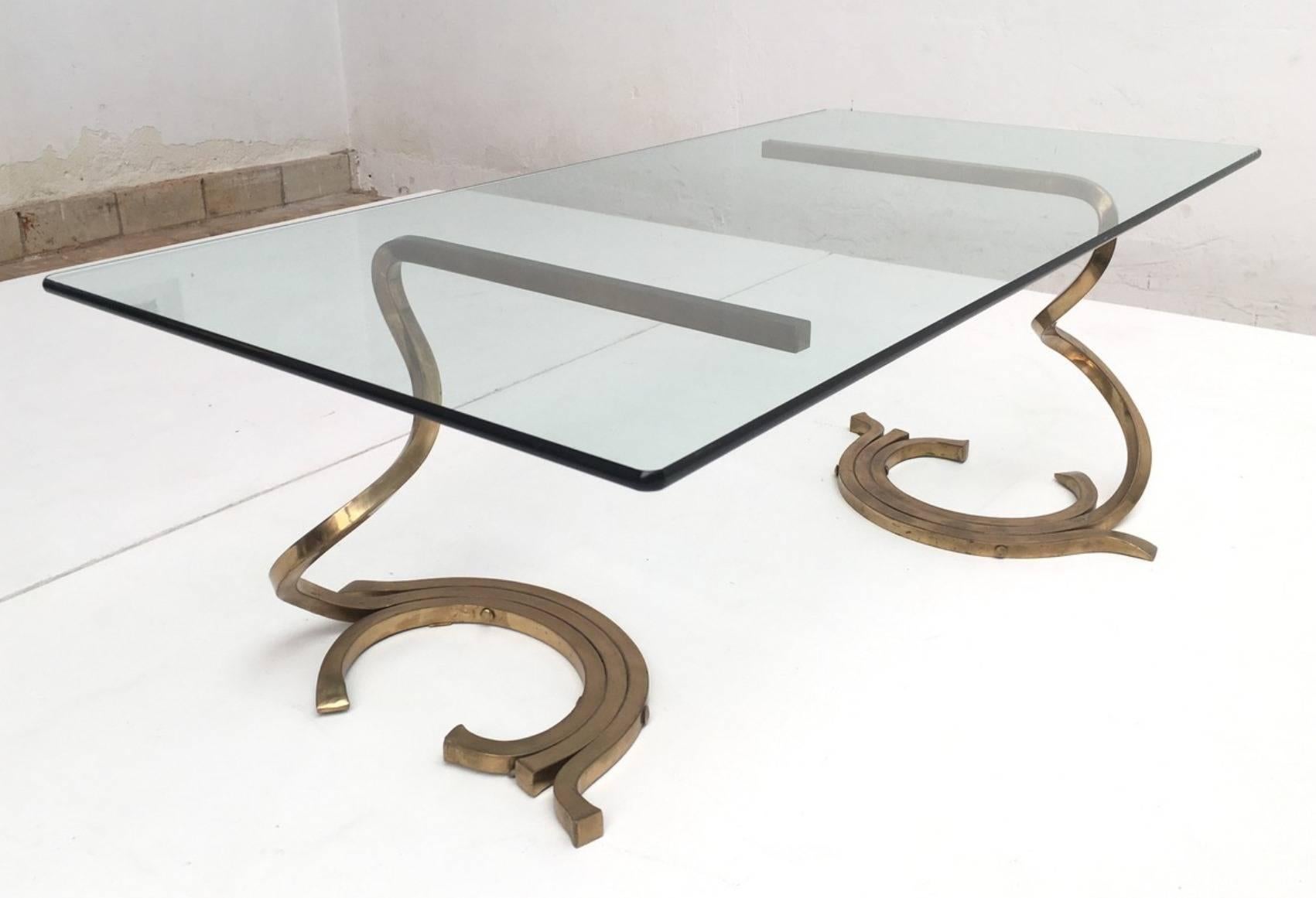 Mid-Century Modern Stunning Sculptural Serpentine Form Coffee Table, Solid Brass Bar, Italy, 1970