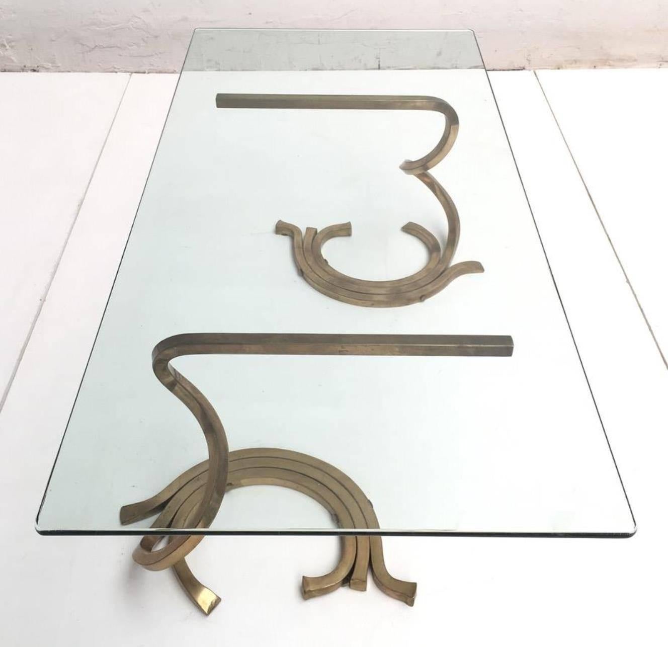 Hand-Crafted Stunning Sculptural Serpentine Form Coffee Table, Solid Brass Bar, Italy, 1970