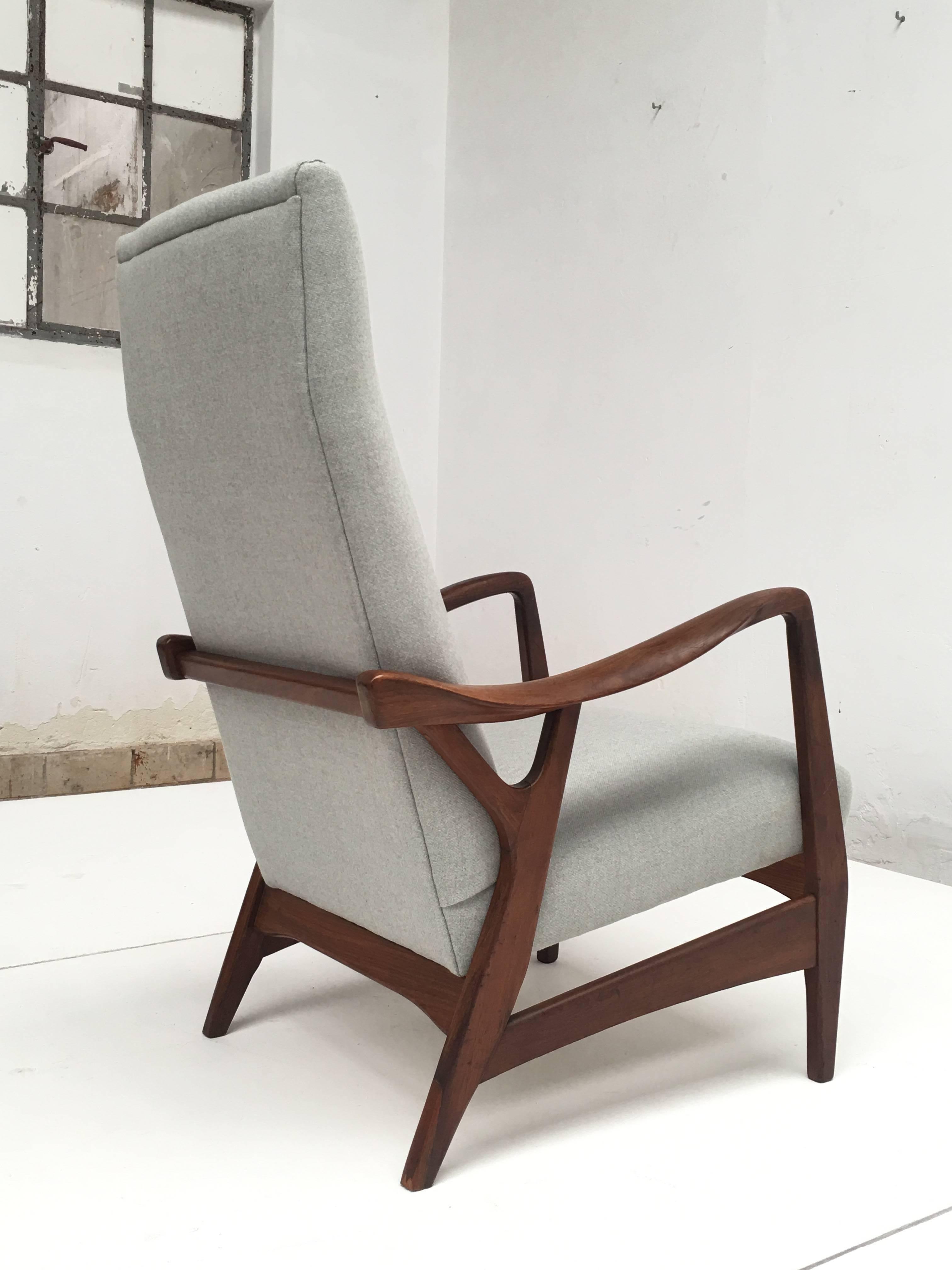 Solid 1950s Carved Teak Danish High back Chair with New De Ploeg Wool Upholstery In Good Condition For Sale In bergen op zoom, NL