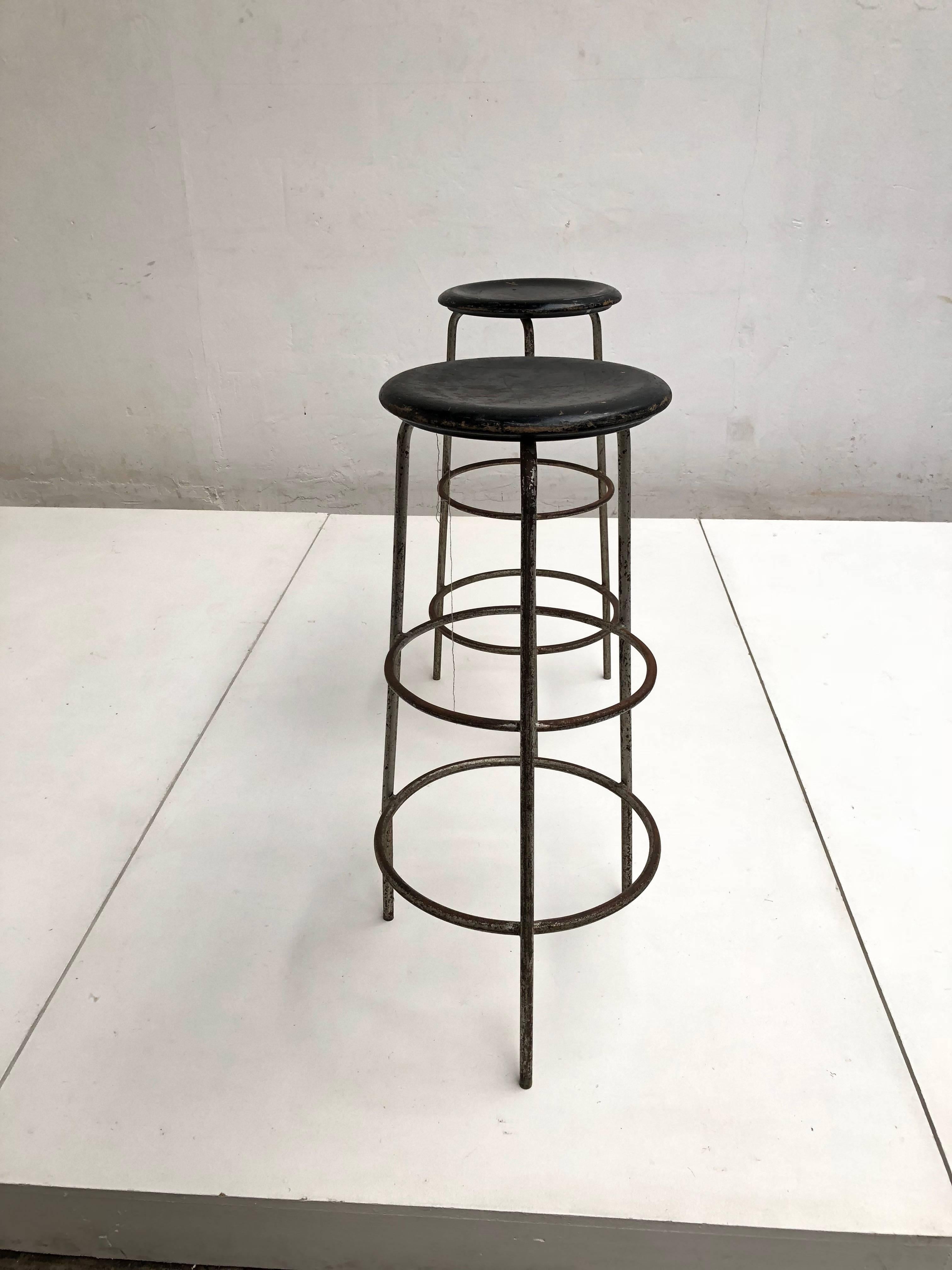 Pair of 1950s Swiss Industrial Confection Atelier Working or Bar Stools In Good Condition In bergen op zoom, NL