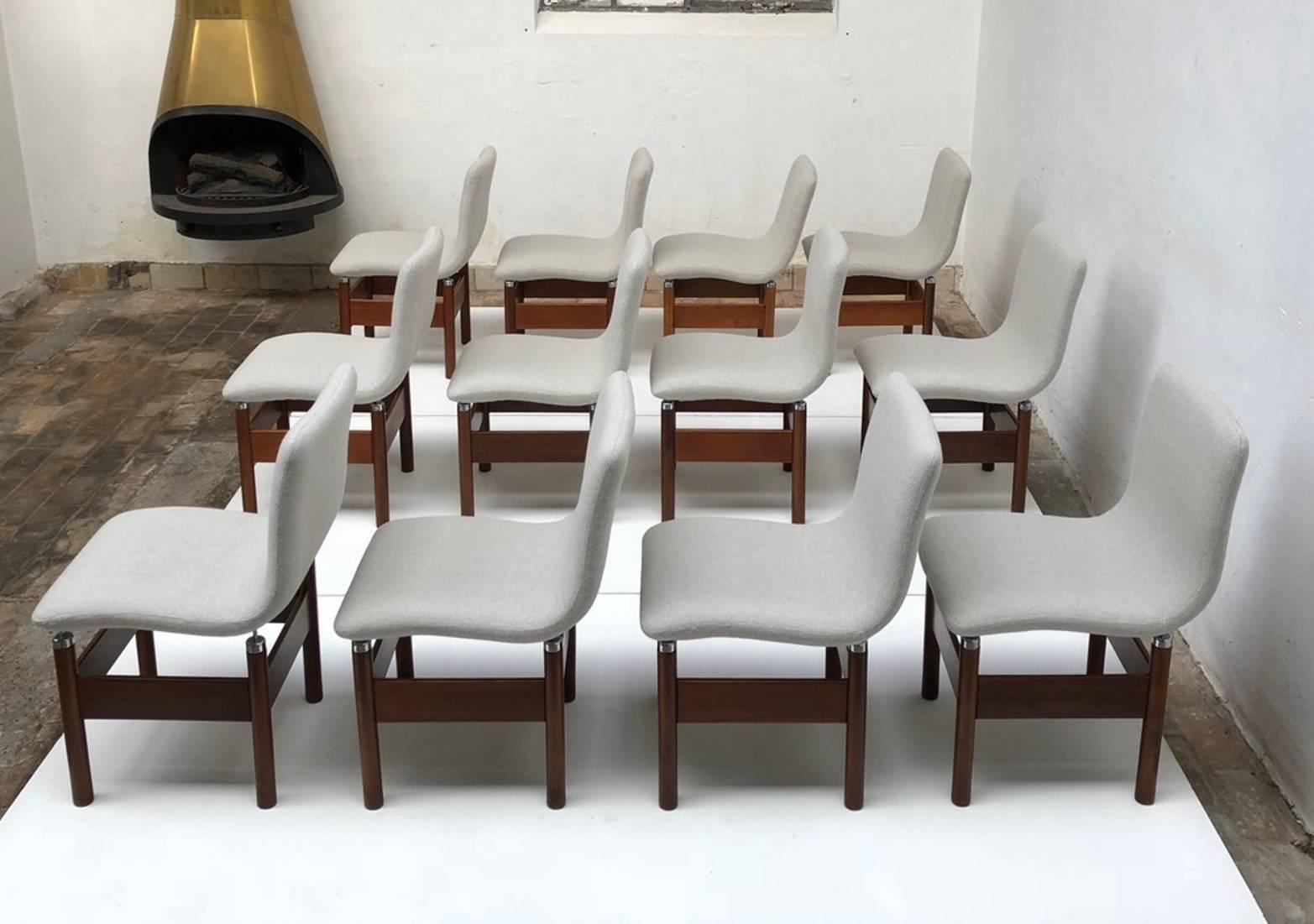 12 chaises de salle à manger 'Chelsea' d'Introini, Saporiti 1966, tapisserie entièrement restaurée en vente 1