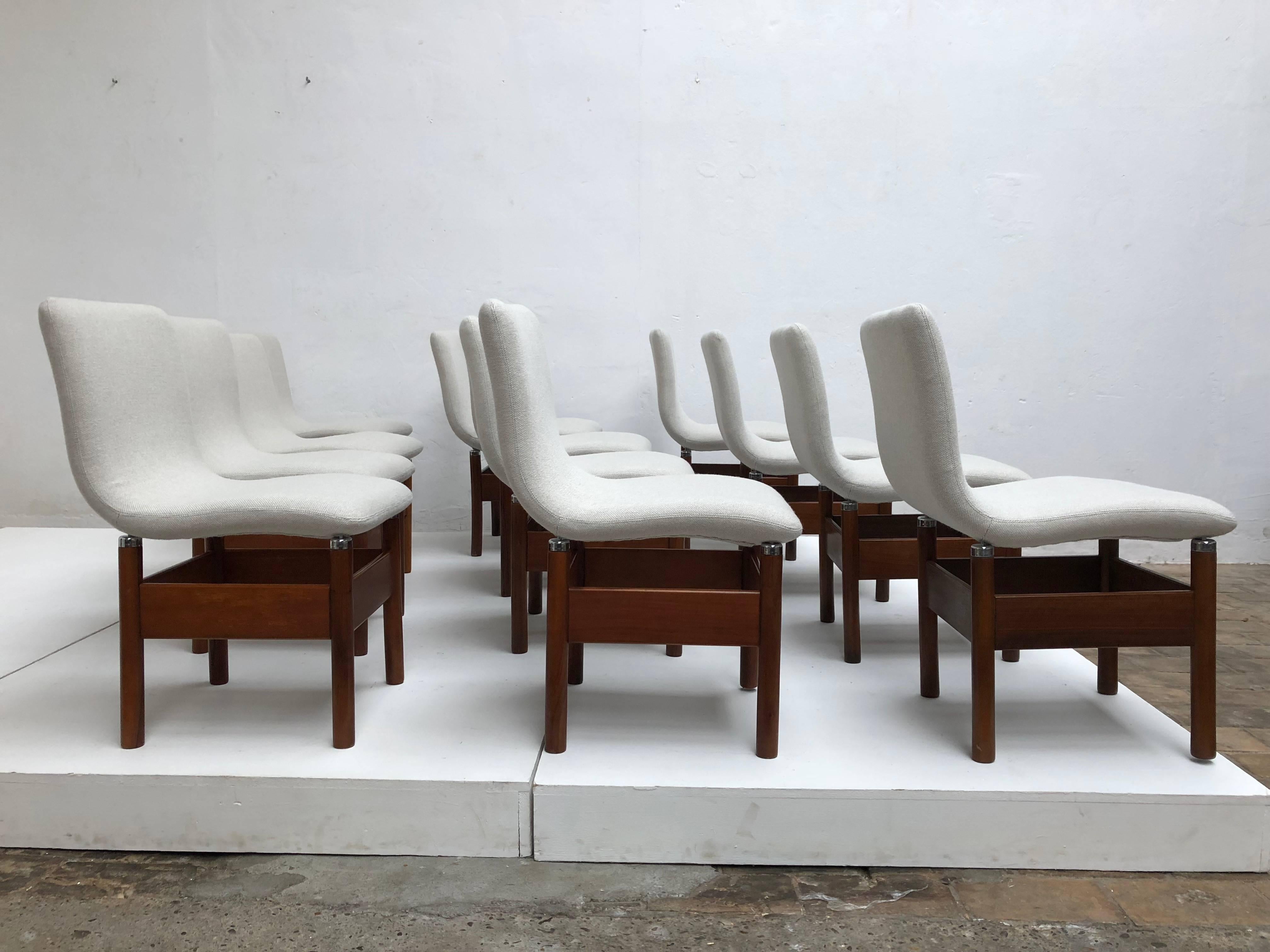 Mid-Century Modern 12 chaises de salle à manger 'Chelsea' d'Introini, Saporiti 1966, tapisserie entièrement restaurée en vente