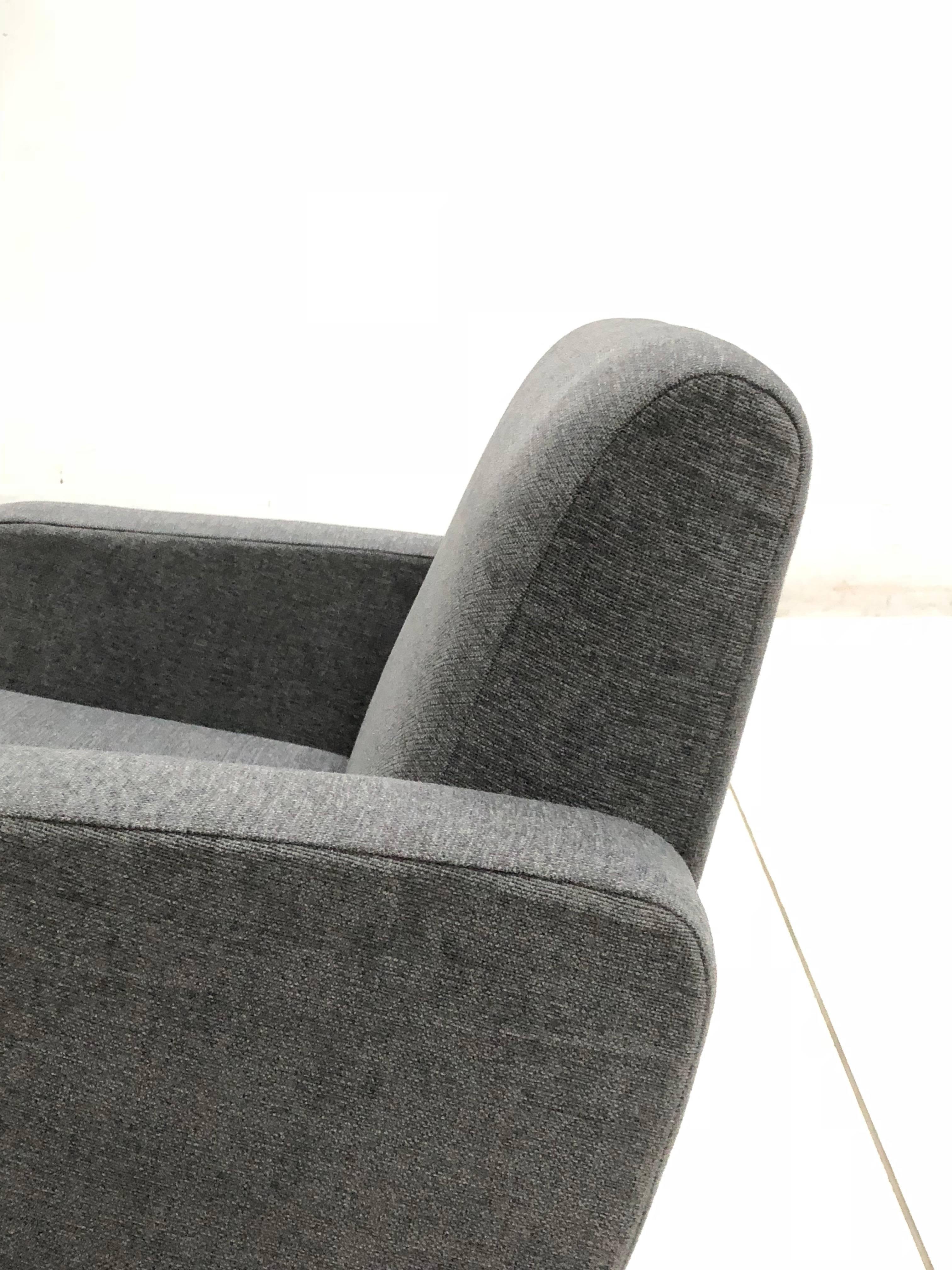 Rare Pierre Guariche lounge chair with arms for Meurop Belgium

This chair has been fully restored with new interior foam and new upholstery 'Steppe' by De Ploeg

This armchair blends perfectly into a French, Mid-Century Modern interior.