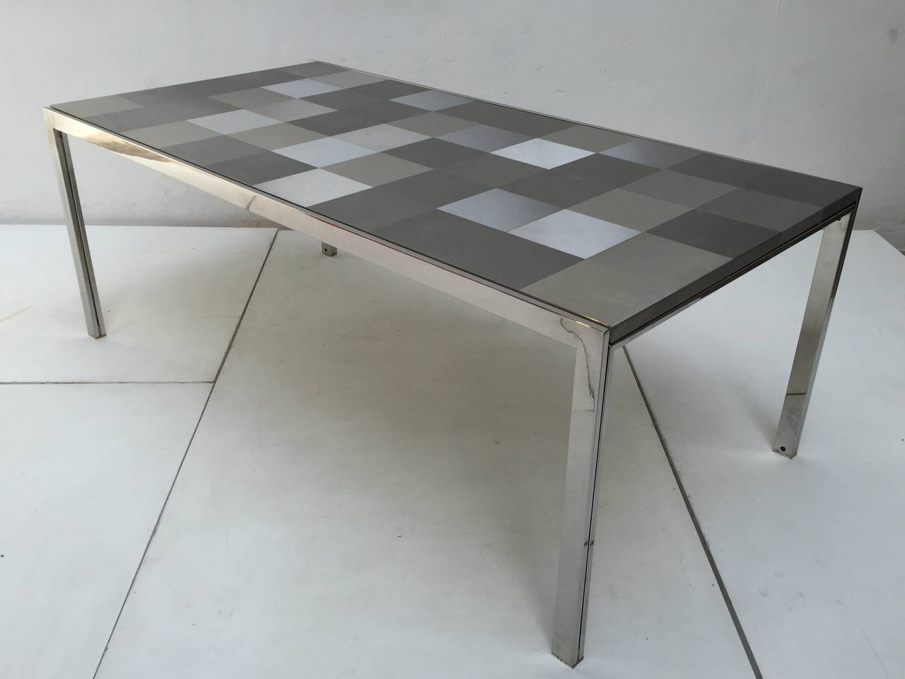 Brossé Table de salle à manger Op Art «uar » en acier inoxydable de Ross Littell pour ICF en vente