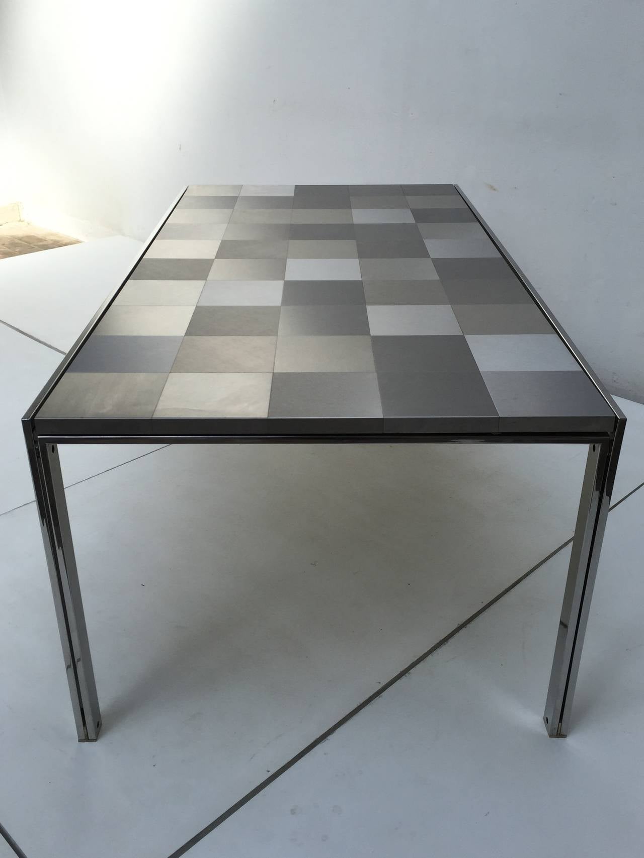Acier inoxydable Table de salle à manger Op Art «uar » en acier inoxydable de Ross Littell pour ICF en vente
