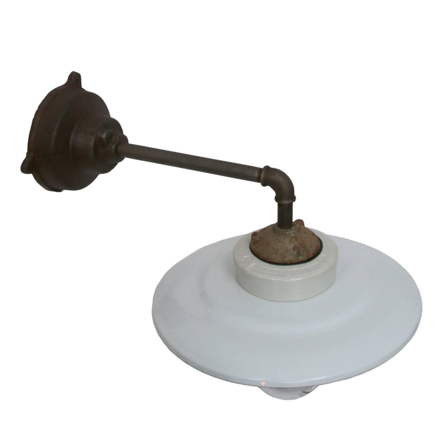 muran porcelain. White enamel Industrial wall light with porcelain top. Clear glass, diameter cast iron wall piece: 13 cm, 3 holes to secure.

Weight: 3.7 kg / 8.2 lb.

All lamps have been made suitable by international standards for incandescent