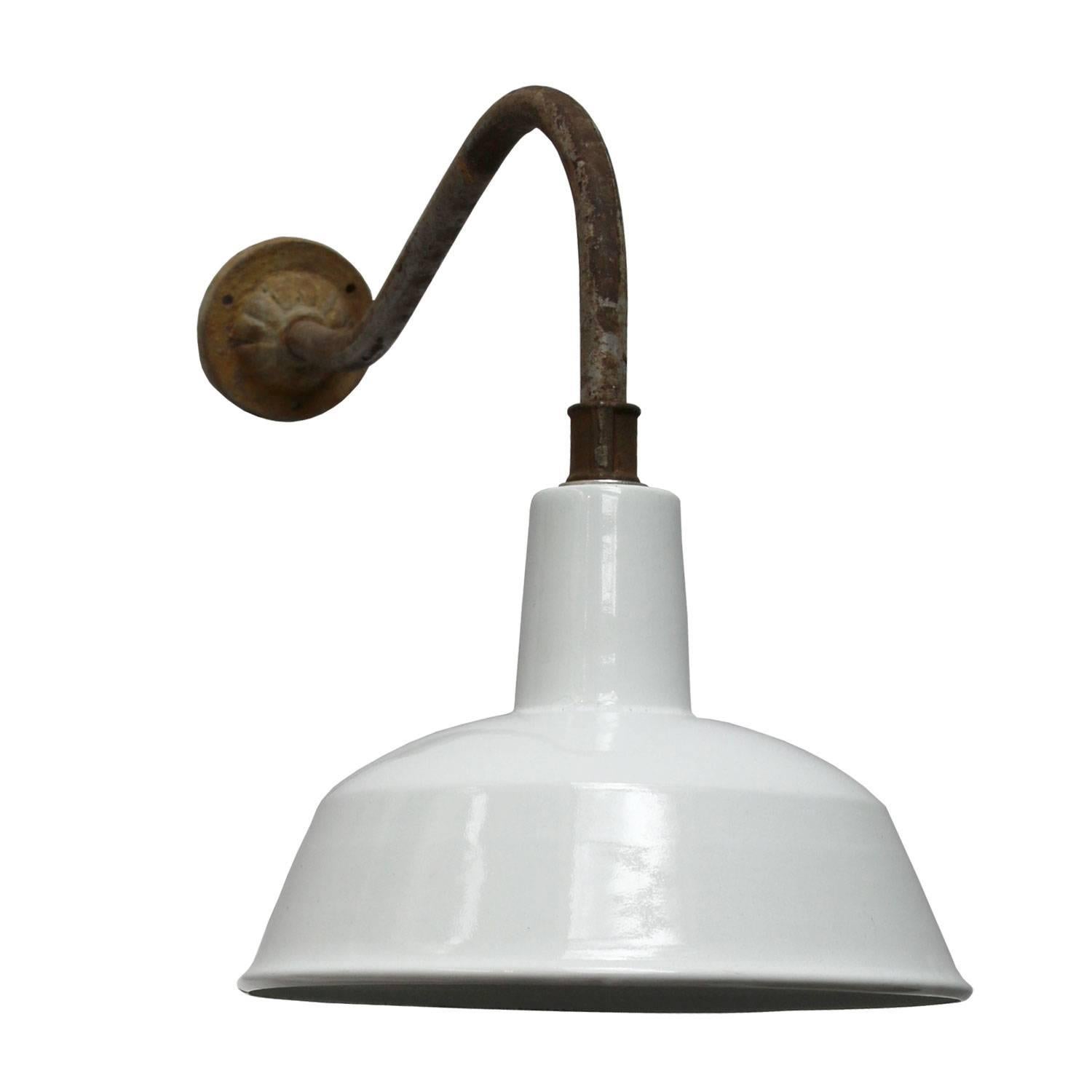 White enamel Industrial wall light with white interior.
Measures: Diameter cast iron wall mount 9 cm, 3 holes to secure.

Weight: 2.1 kg / 4.6 lb

All lamps have been made suitable by international standards for incandescent light bulbs,