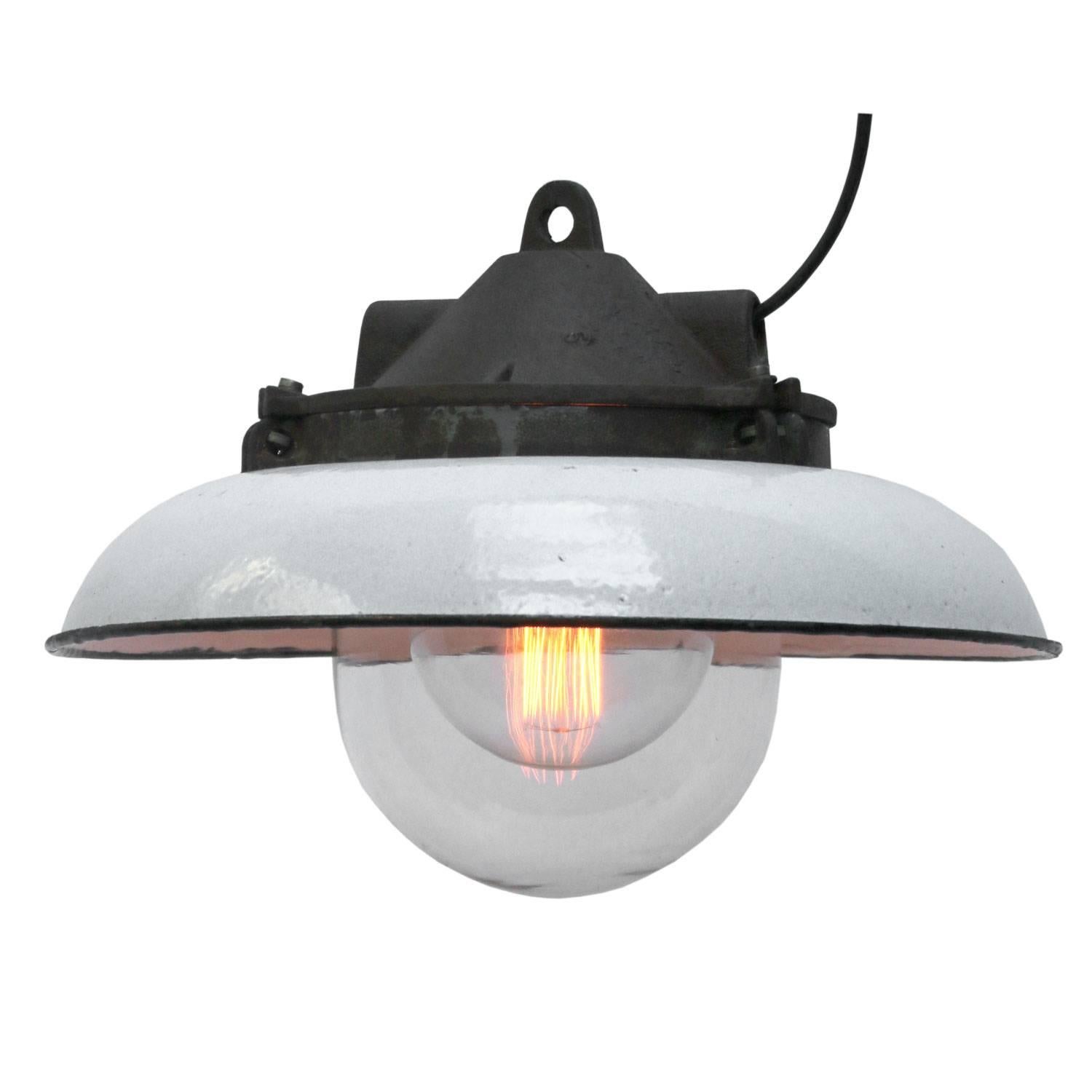 Industrial factory pendant. Gray enamel shade. Cast iron top with clear glass.

Weight: 6.0 kg / 13.2 lb

All lamps have been made suitable by international standards for incandescent light bulbs, energy-efficient and LED bulbs. E26/E27 bulb holders
