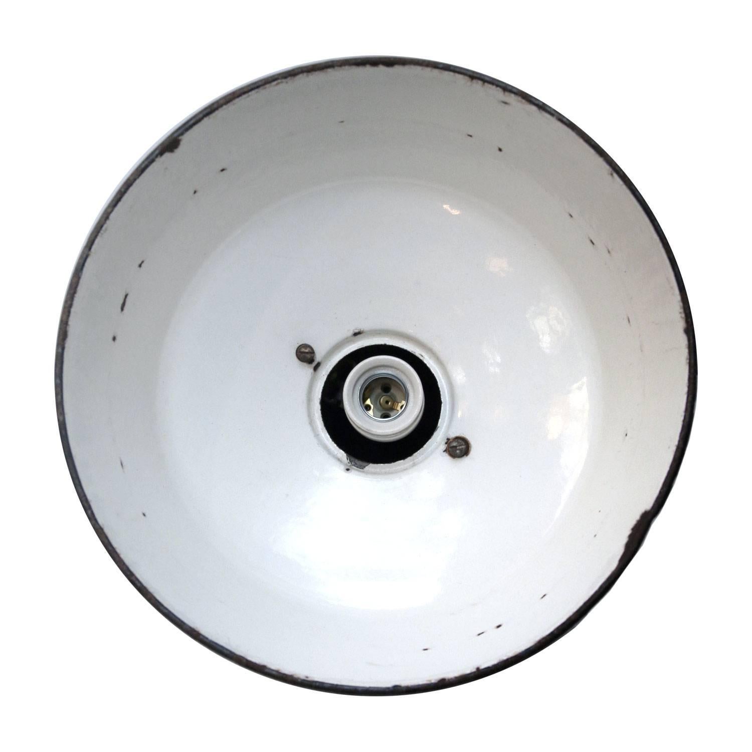 Mindszent s petrol. Industrial pendant. Petrol enamel white interior cast iron top.

Weight: 2.7 kg / 6 lb

All lamps have been made suitable by international standards for incandescent light bulbs, energy-efficient and LED bulbs. E26/E27 bulb