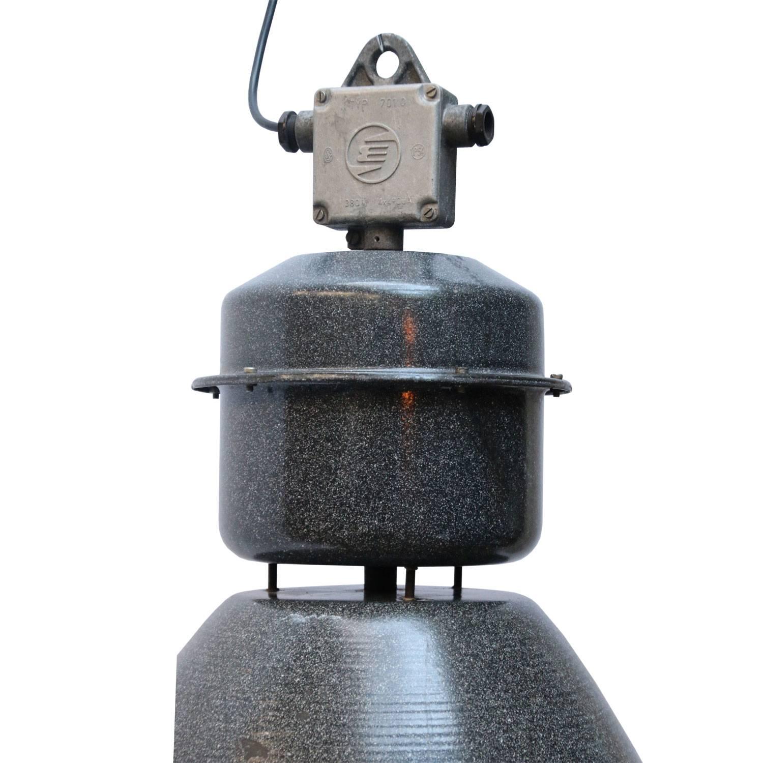 Industrial lamp. Speckled dark/grey enamel white interior.

Weight: 7.5 kg / 16.5 lb

All lamps have been made suitable by international standards for incandescent light bulbs, energy-efficient and LED bulbs. E26/E27 bulb holders and new wiring are