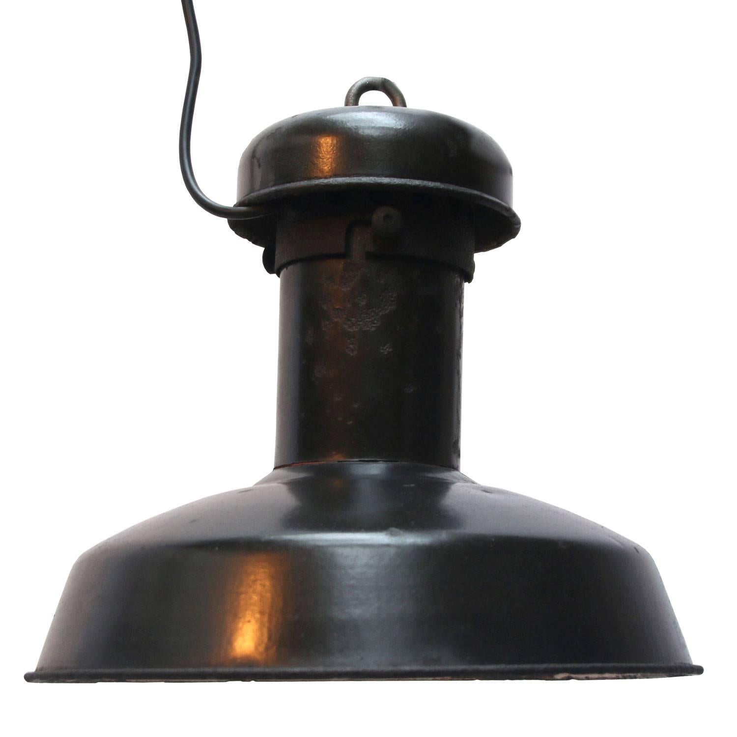 French factory light. Black enamel shade. Cast iron top. White inside.

Weight: 2.2 kg / 4.9 lb

All lamps have been made suitable by international standards for incandescent light bulbs, energy-efficient and LED bulbs. E26/E27 bulb holders and new