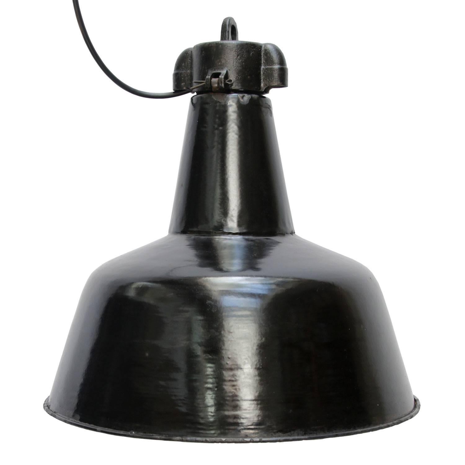 Industrial lamp black enamel. White interior cast. Iron top.

Measure: Weight 2.4 kg / 5.3 lb

Priced per individual item. All lamps have been made suitable by international standards for incandescent light bulbs, energy-efficient and LED bulbs.