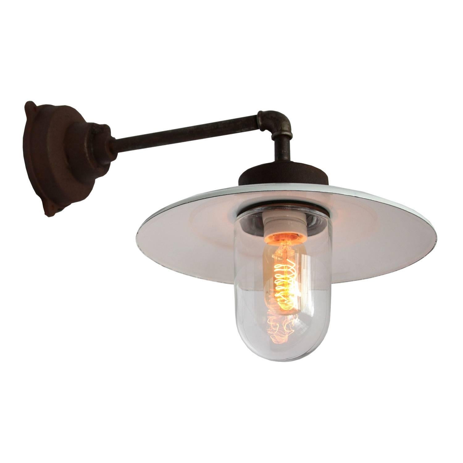 Muran wall s. White enamel Industrial wall light. Clear glass.
Diameter cast iron wall piece: 12 cm. 3 holes to secure.

Weight: 5.5 kg / 12.1 lb

All lamps have been made suitable by international standards for incandescent light bulbs,