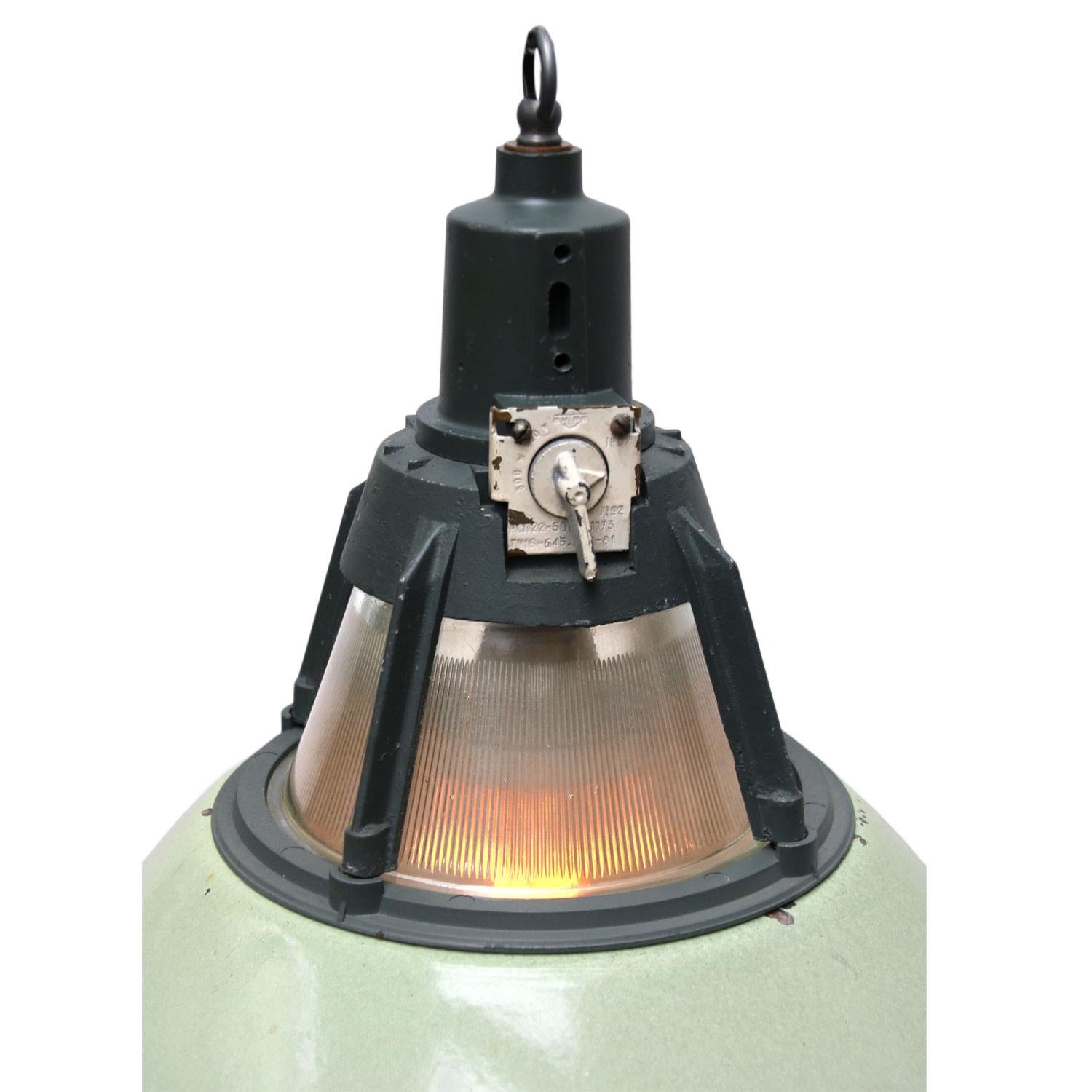 Enamel Industrial pendant. Green enamel shade, white inside.
Dark grey/green cast aluminium top.

Weight: 3.5 kg / 7.7 lb

All lamps have been made suitable by international standards for incandescent light bulbs, energy-efficient and LED
