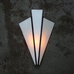 Applique da parete in stile Art Déco bianca con vetro opalino colorato