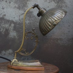 Lampada da tavolo in ottone Art Nouveau francese del 1910