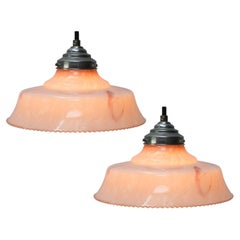 Set di 2 lampade a sospensione in vetro con motivo marmorizzato “Clichy” rosa francese, anni ’20