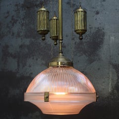 Lampada a sospensione in vetro pressato prismatico trasparente con struttura in ottone, modello "Rise & Fall" di Holophane