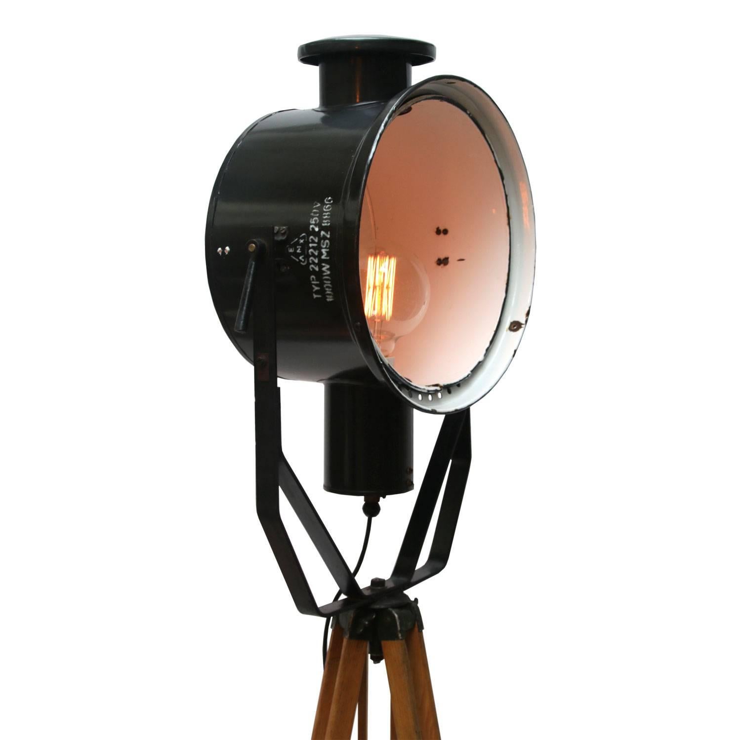 Wooden Tripod Floor Lamp Black Enamel Industrial Spot Light In Good Condition In Amsterdam, NL