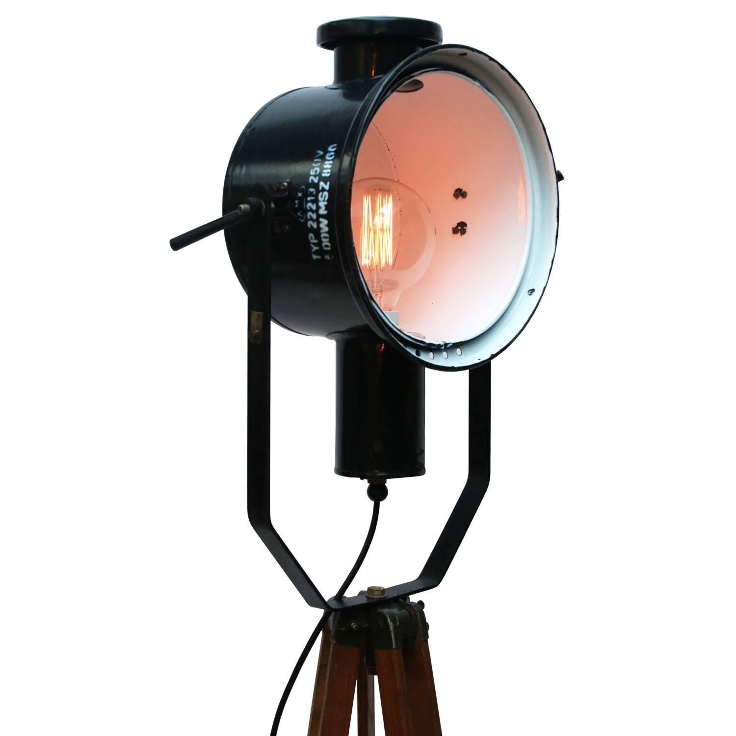Wooden Tripod Floor Lamp Black Enamel Industrial Spot Light In Good Condition In Amsterdam, NL
