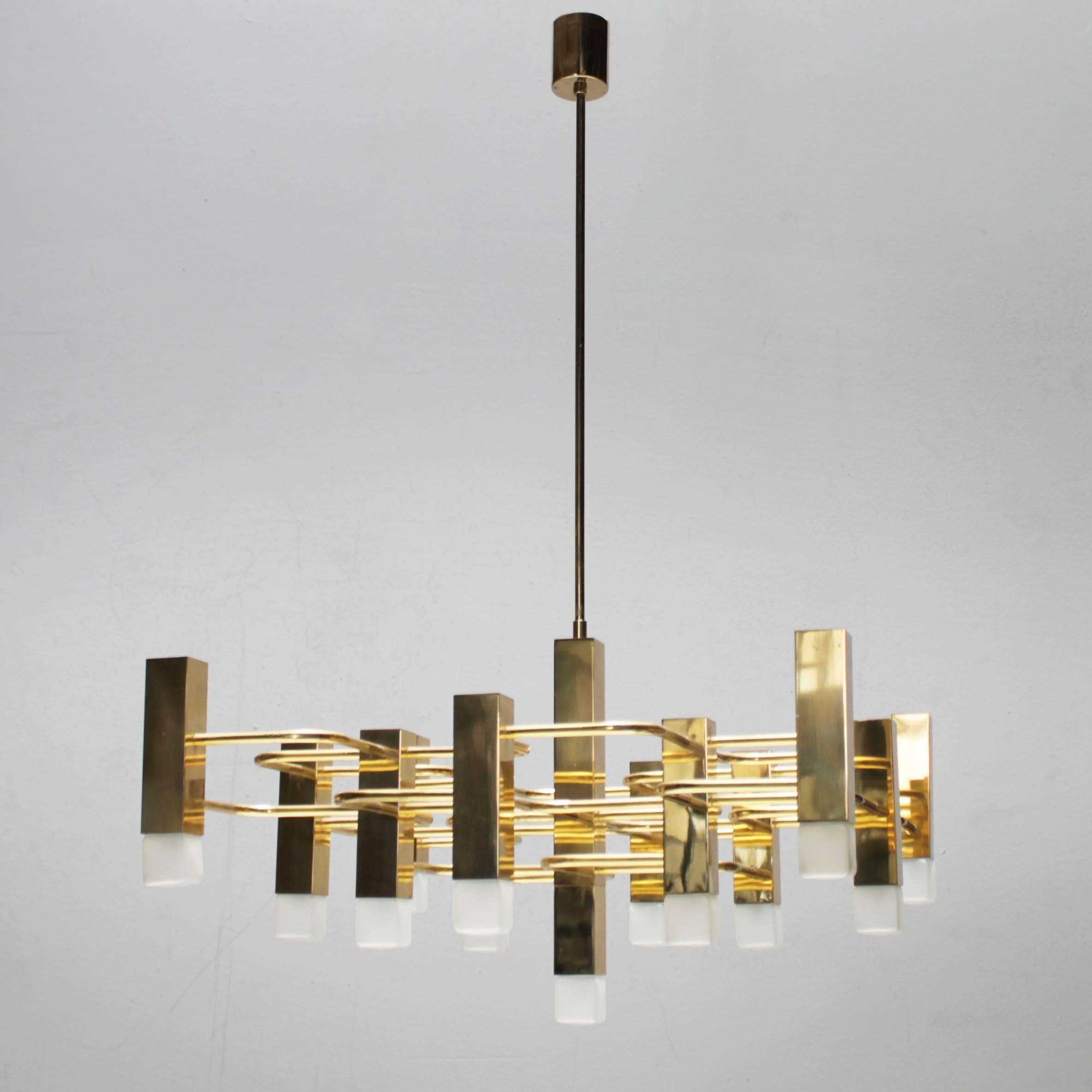 Large thirteen-lights brass chandelier by Gaetano Sciolari for S.A. Boulanger Belgium. Marked. Comes with 15 original square bulbs. Dimensions: height from ceiling till drop 39.7 inches (101 cm), width 23.8 in. (60,5 cm), depth 23.8 in. (60,5 cm).