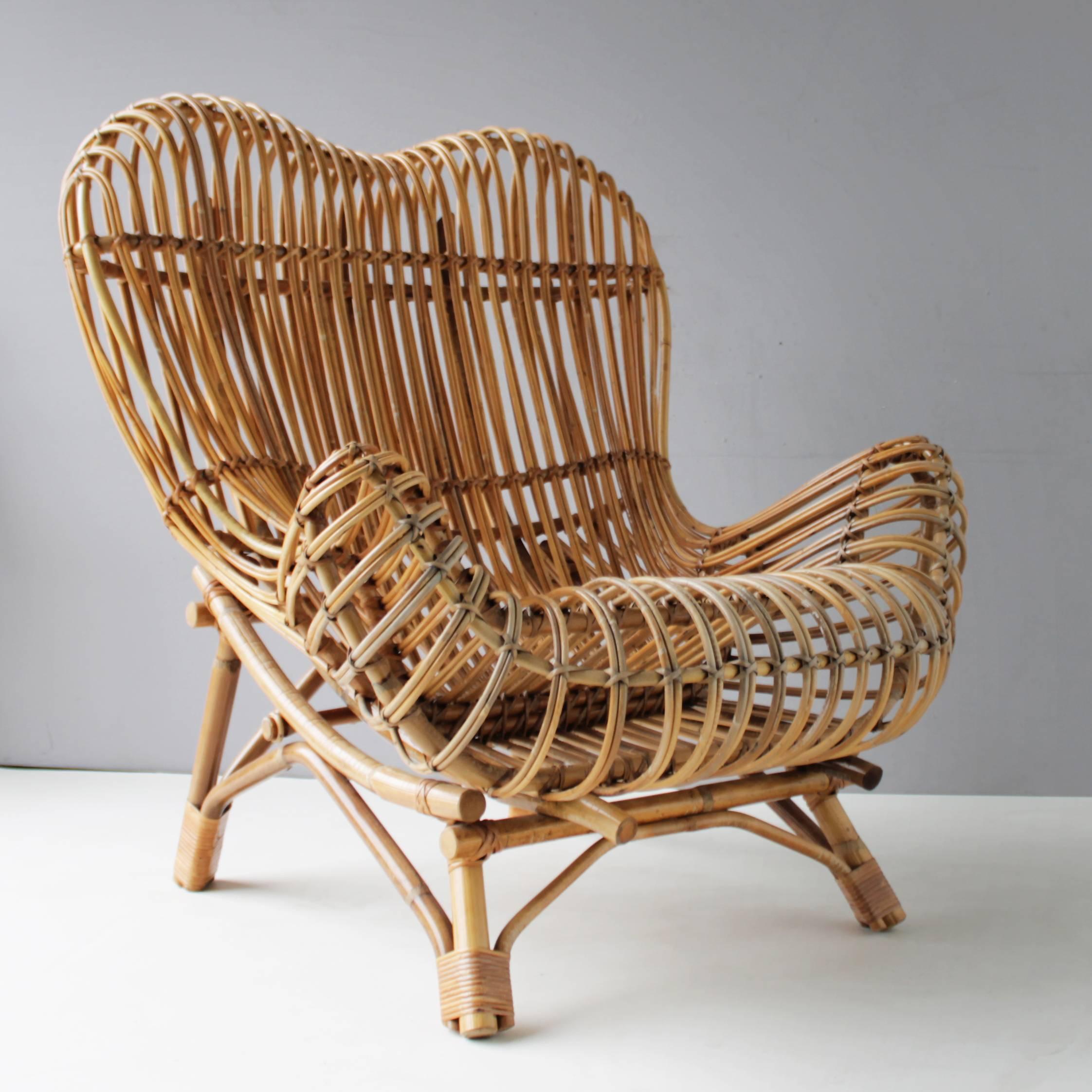 Vintage lounge chair (1951) by Franco Albini for Vittorio Bonacina & C. Wicker construction of rattan and Indian cane. The seat is freely on the base and adjustable. 
Beautiful condition, some minor lost of cane (see picture).

Using readily