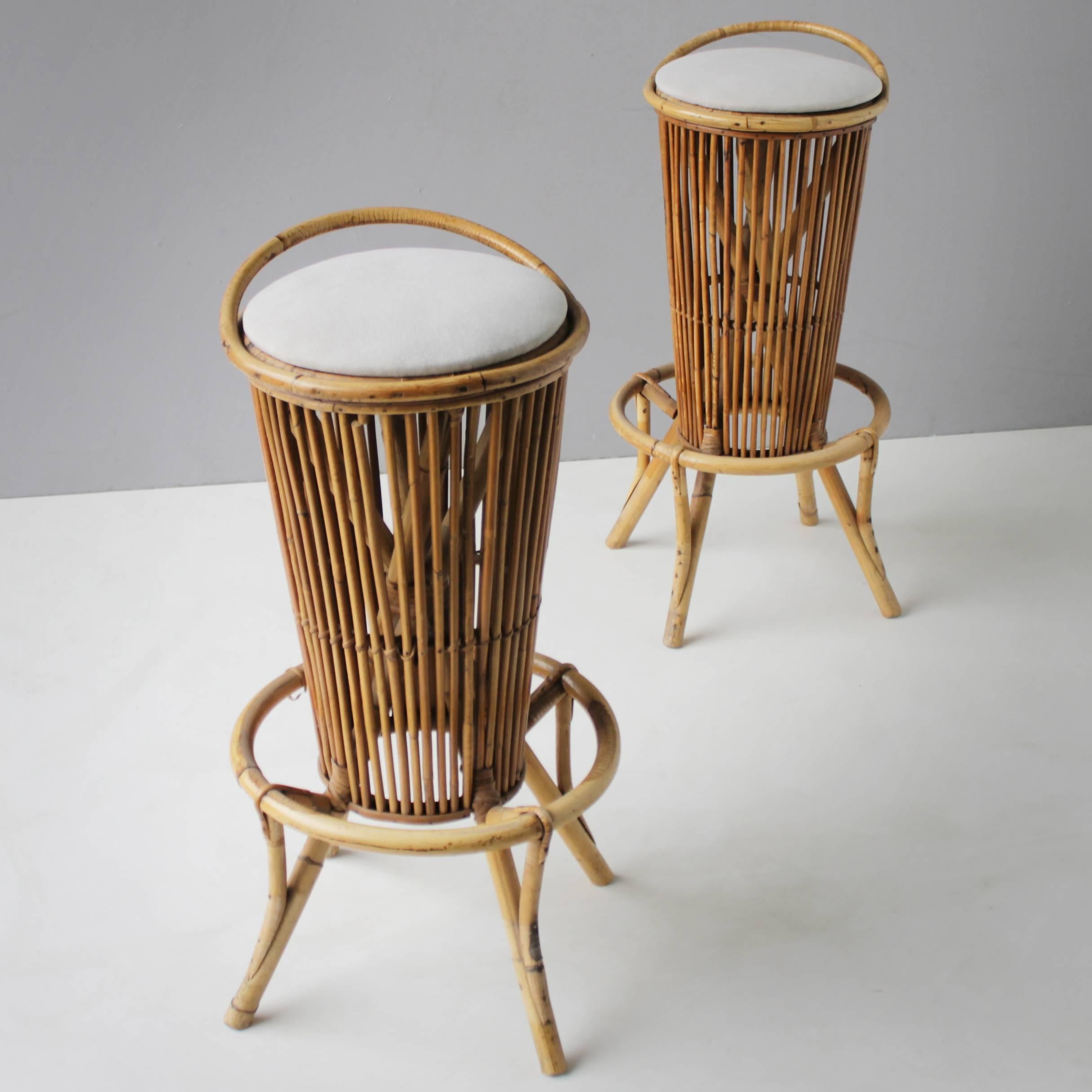 Mid-Century Modern Pair of Bar Stools in the Style of Tito Agnoli