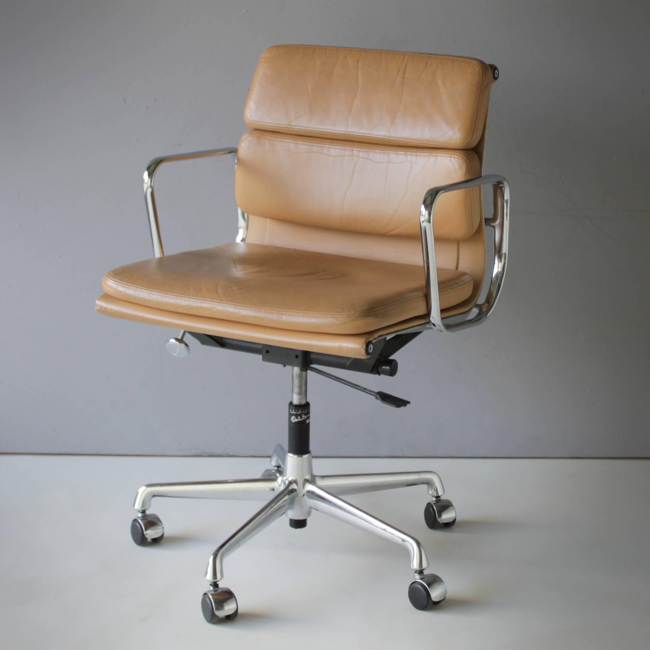 Eames EA 217 Soft Pad Chair at 1stDibs | eames ea217 office chair, ea217  chair, eames 217