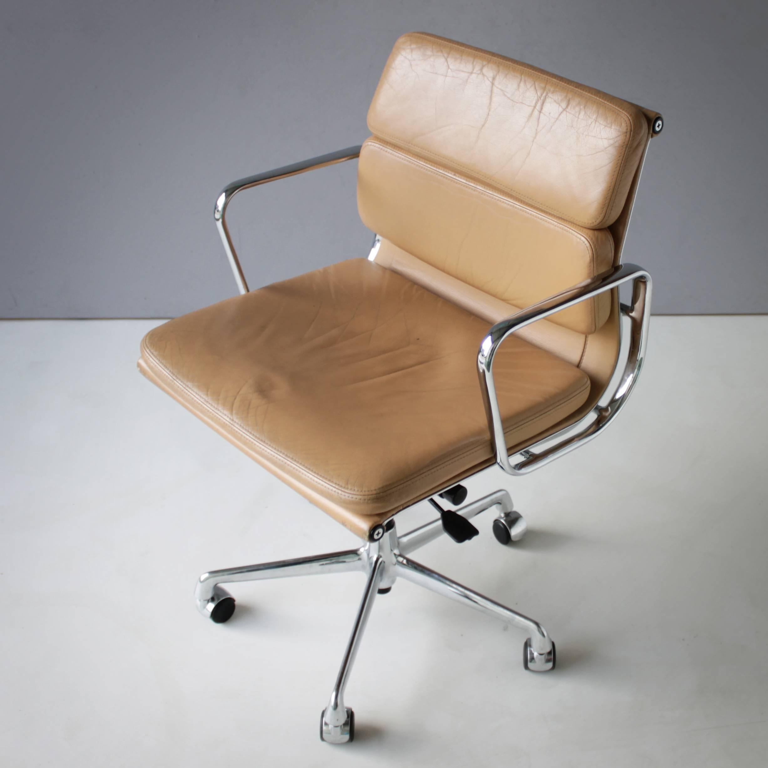 German Eames EA 217 Soft Pad Chair