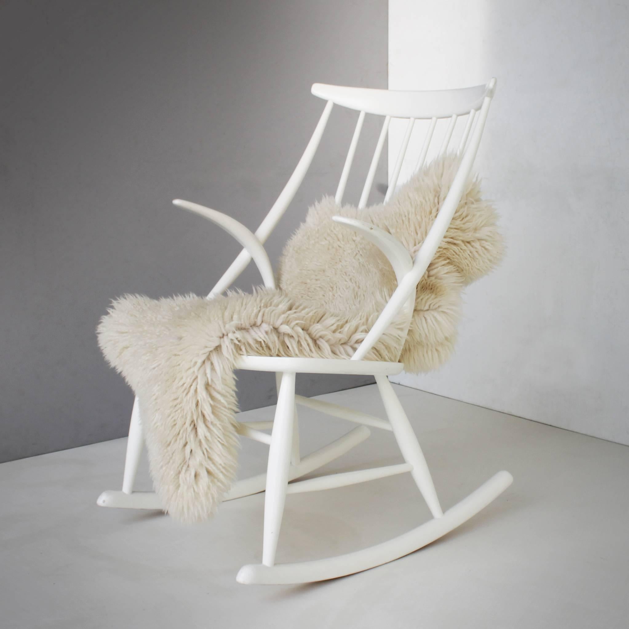 illum wikkelso rocking chair