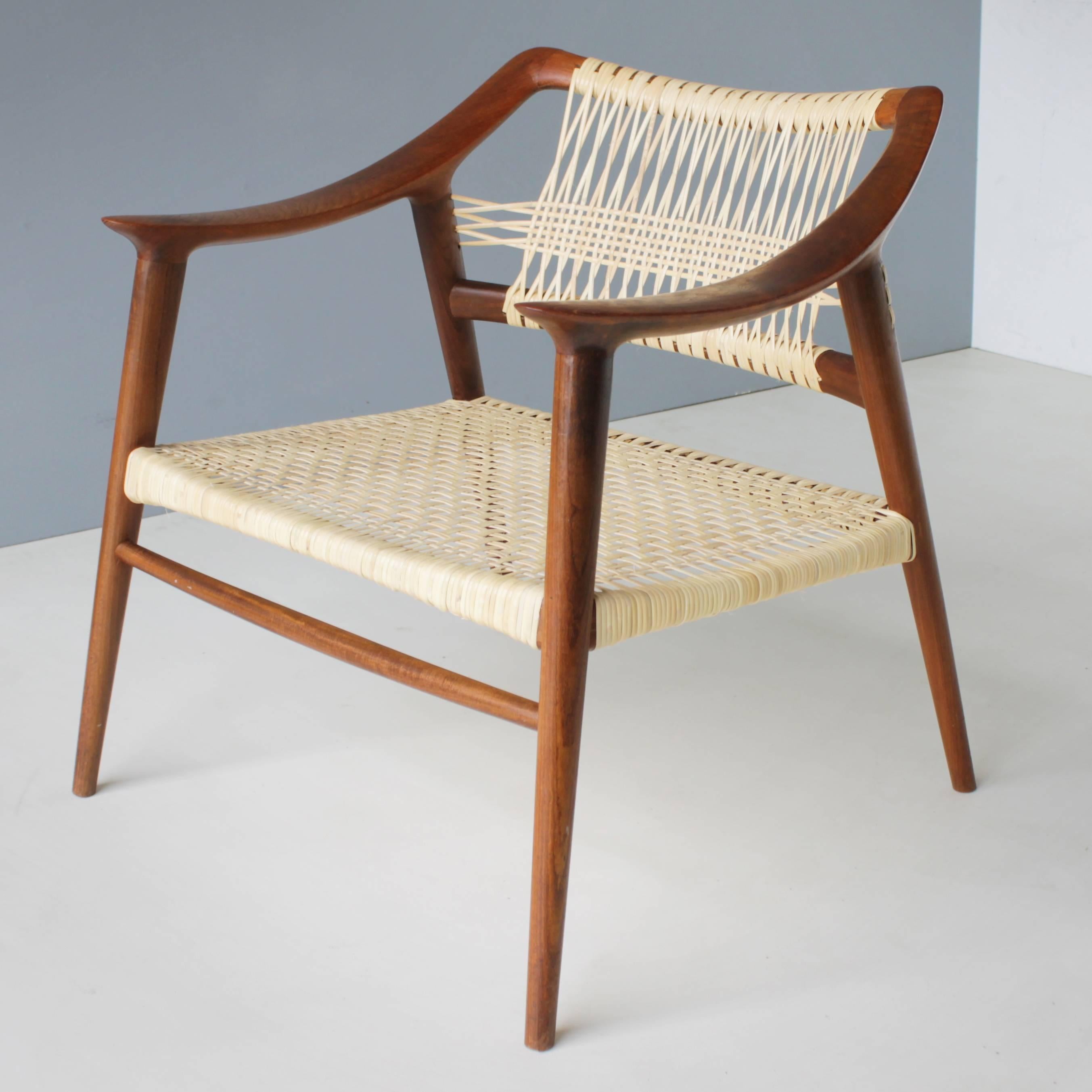 This version is the easy chair, designed by Rolf Rastad and Adolf Relling for Gustav Bahus, Norway. Known as the 'Bambi Chair.' Beautifully restored. Teak with cane.
Dimensions: Height 26.4 in. (67 cm), width 25.0 in. (65,3 cm), depth 26.4 in. (67