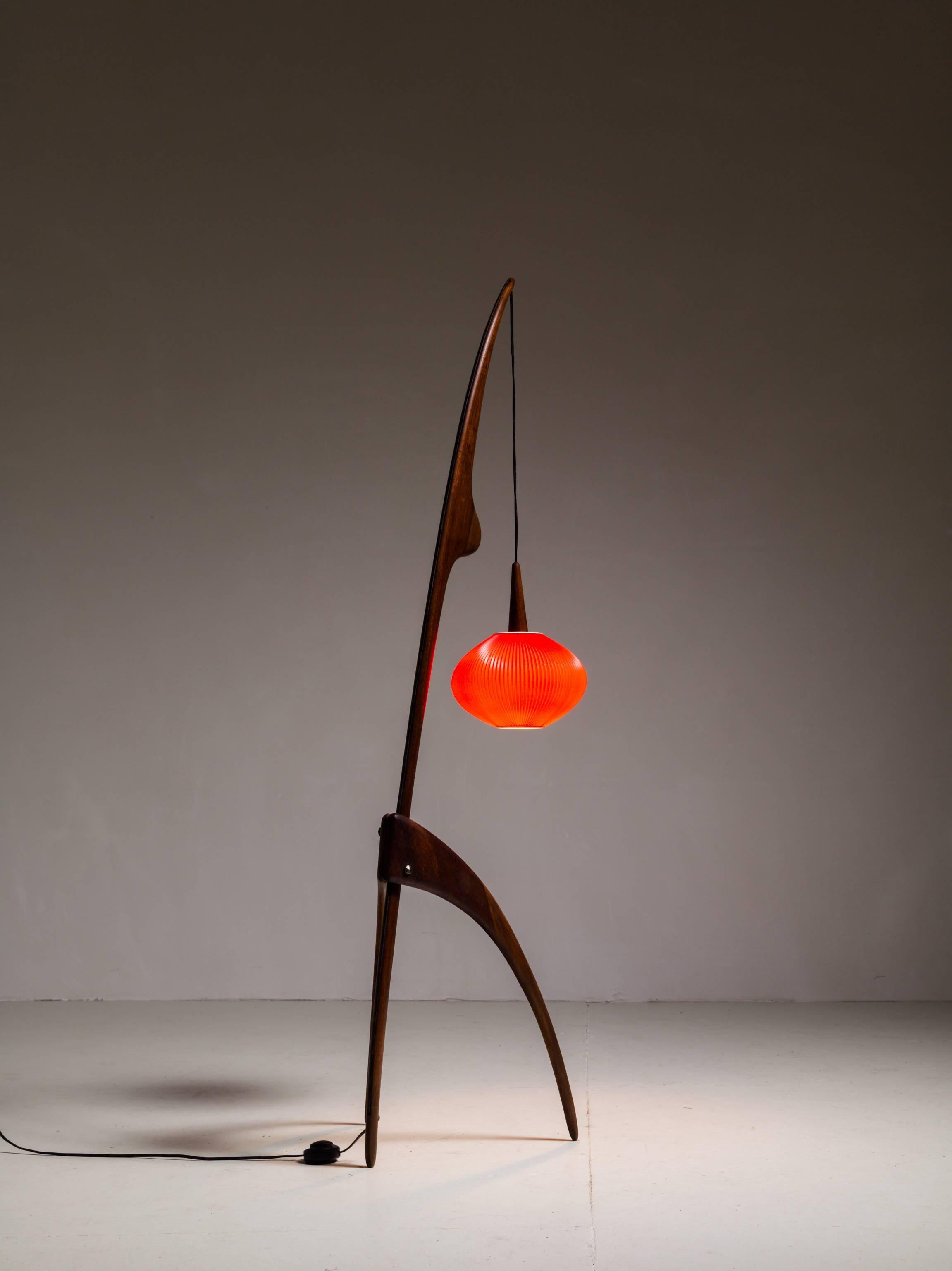 Iconic in its kind, this Rispal 'praying mantis' floor lamp is a beautiful and Classic piece, with a rare to find red shade. The lamp with its sculptural, zoomorphic mahogany frame, designed, circa 1950.
This model is inspired by the work of artist