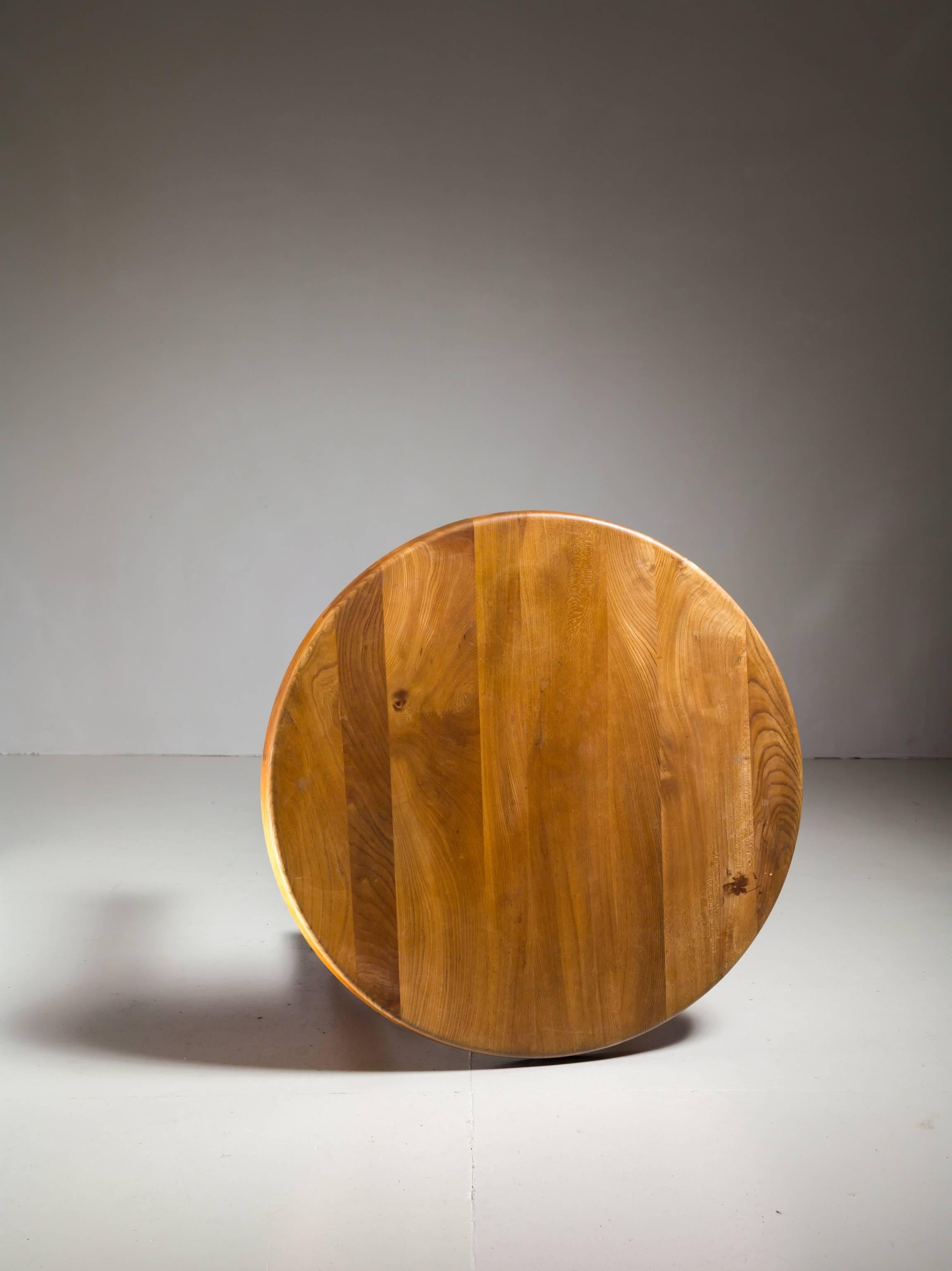 A small dining or breakfast table in solid elm by Pierre Chapo in a wonderful patina. The table stands on four thick, round legs and has a 5 cm (2 inch) thick top with a 97 cm (38 inch) diameter.
The table has the beautiful wood connections Chapo's