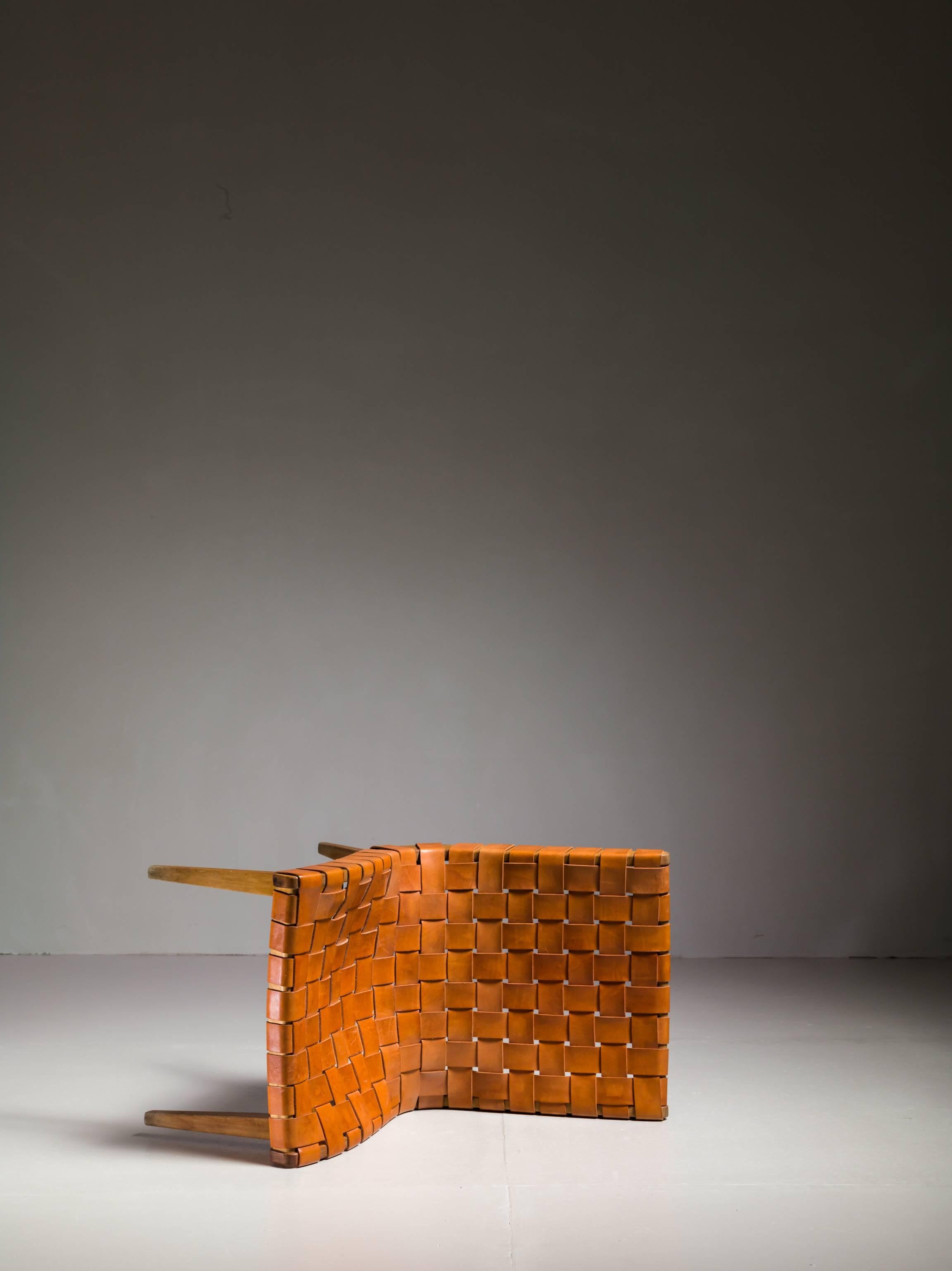 A model 654w beech lounge chair, designed by Jens Risom from his Vostra series for Knoll. 
The curved frame has a brown, webbed leather seating. 
Labeled with Vostra and in a wonderful condition. The leather has stunning patina.