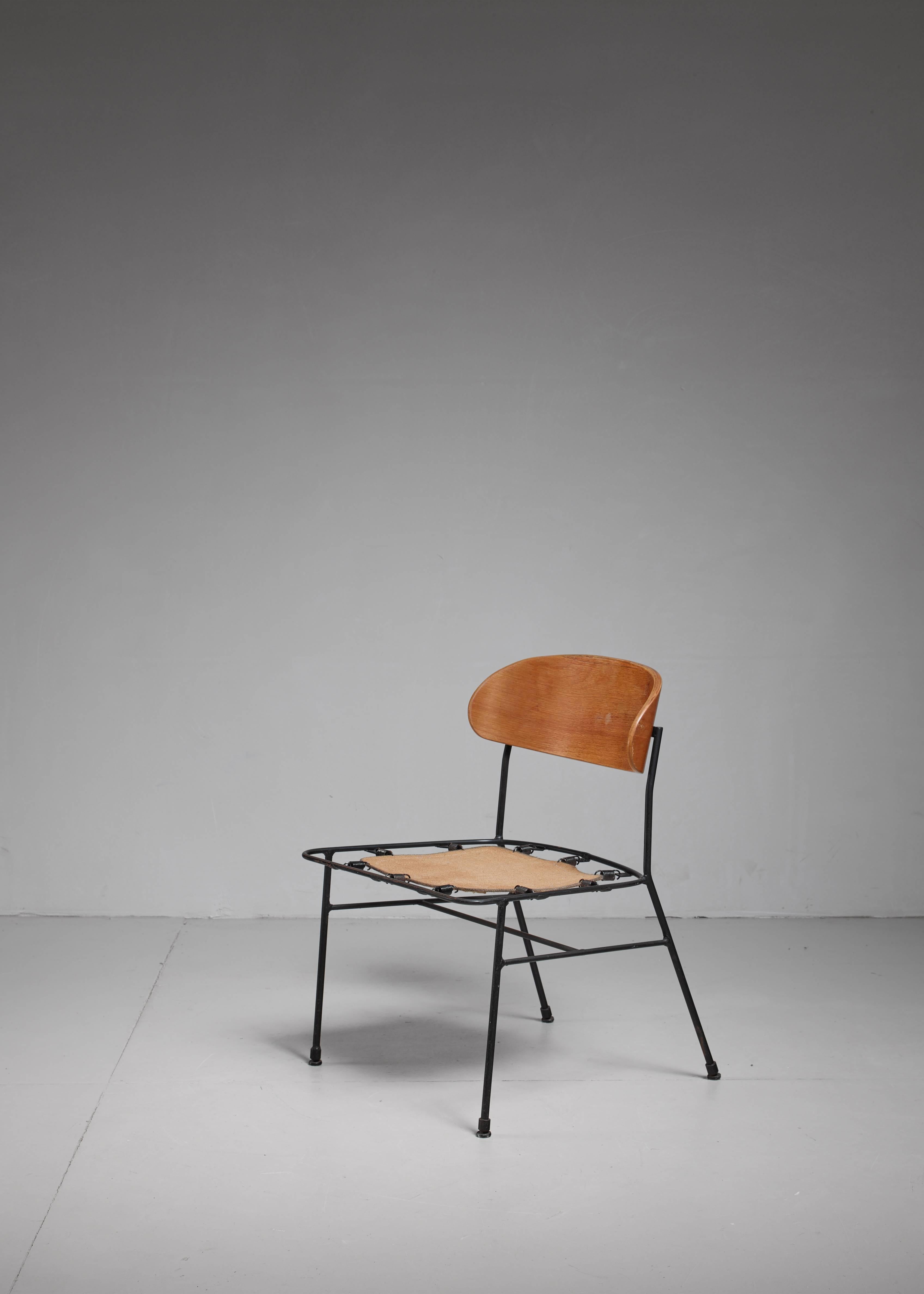 Paul Laszlo Side Chair with Curved Plywood Backrest, California, 1950s In Good Condition For Sale In Maastricht, NL