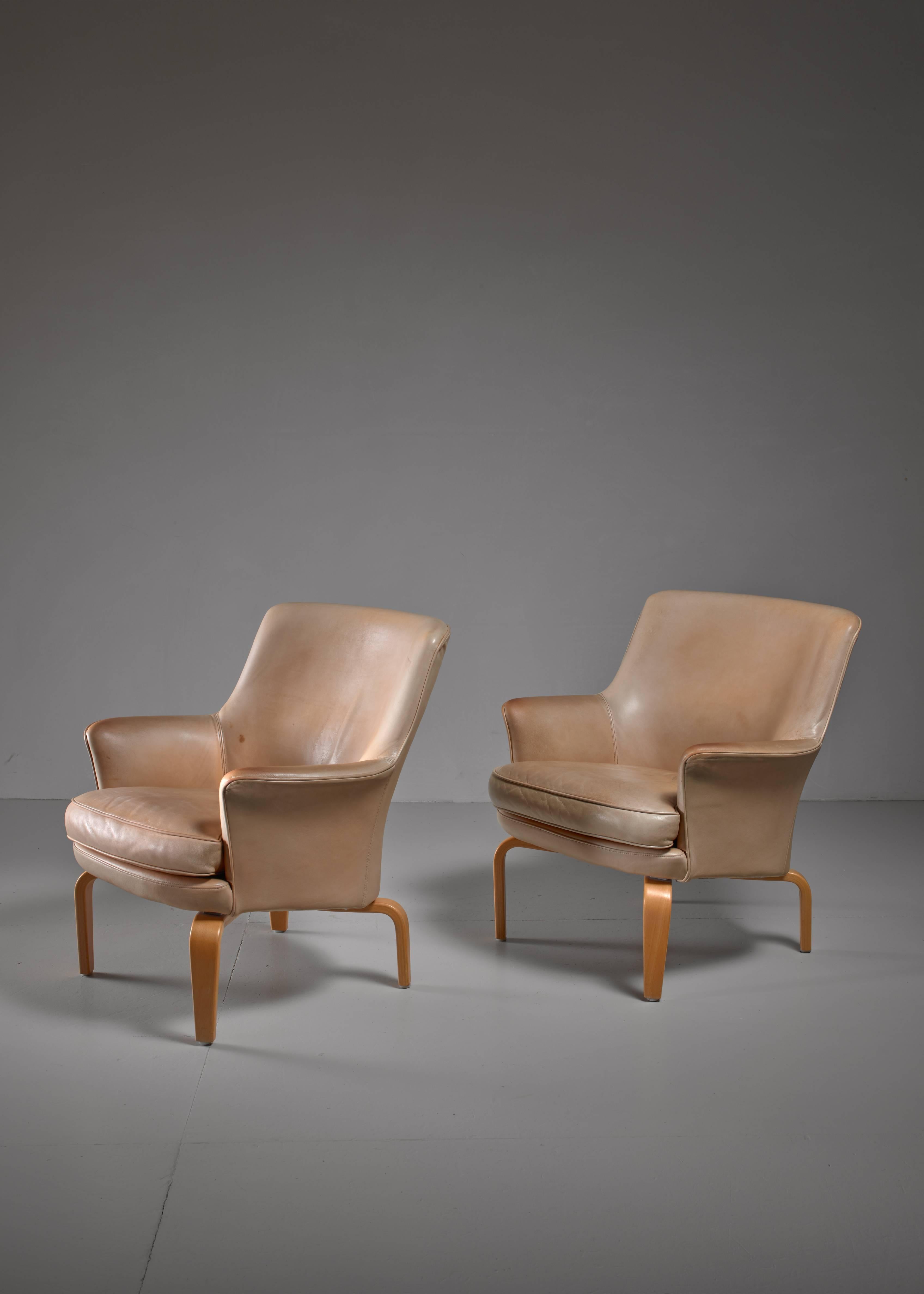 Arne Norell Pair of 'Pilot' Lounge Chairs, Sweden In Good Condition For Sale In Maastricht, NL