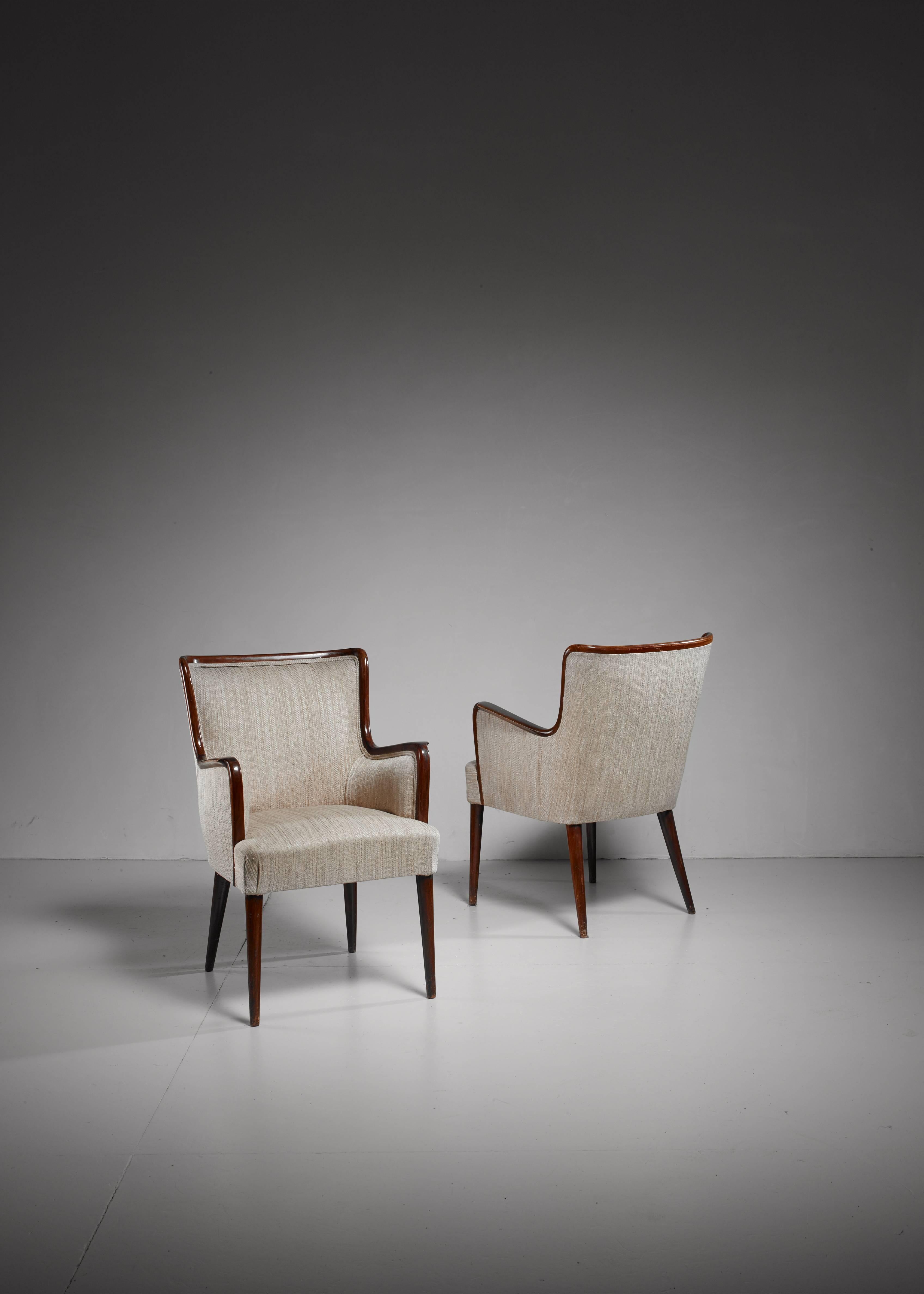 Italian Osvaldo Borsani Pair of Rare Side Chairs, Italy, 1940s