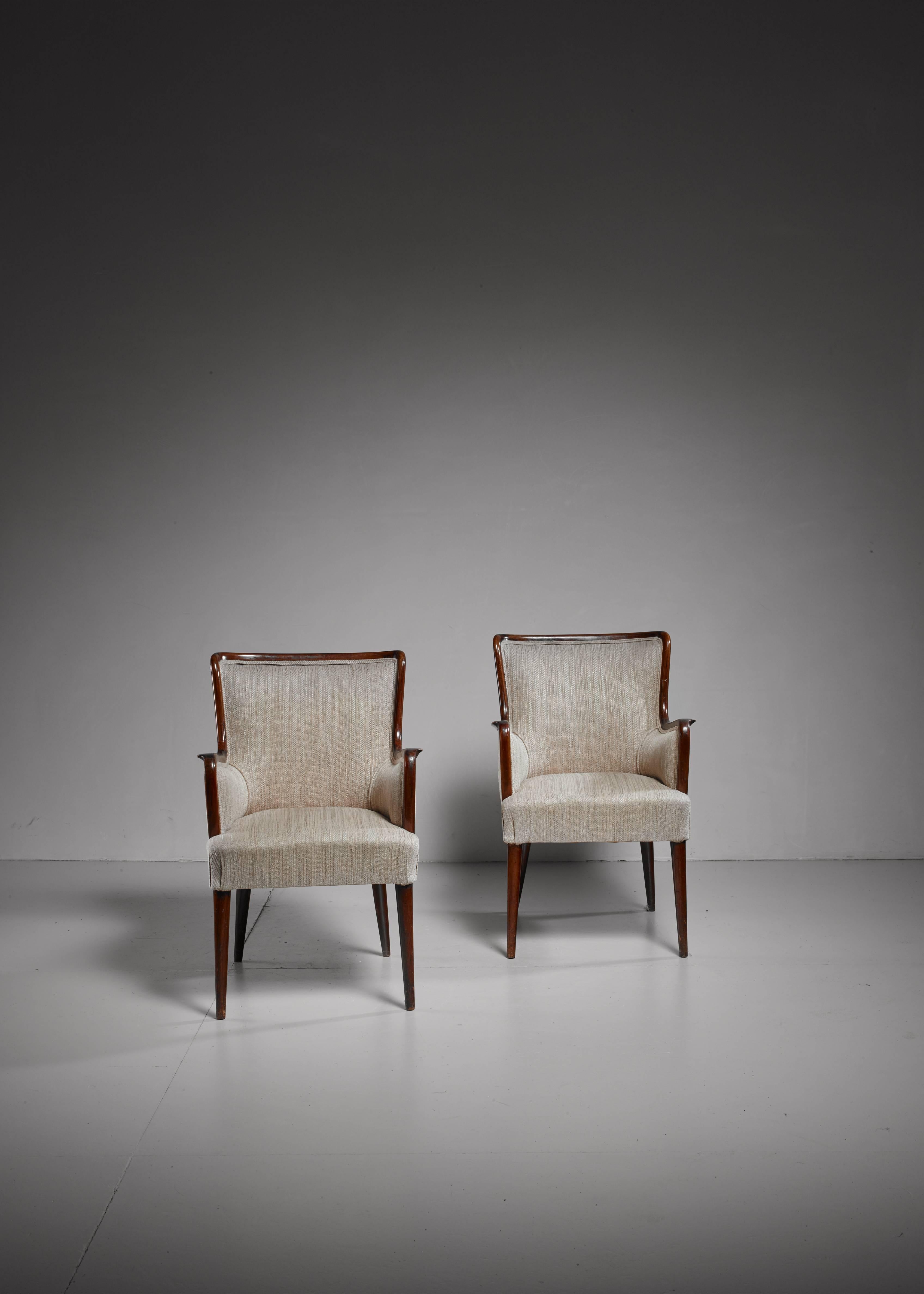 Mid-Century Modern Osvaldo Borsani Pair of Rare Side Chairs, Italy, 1940s