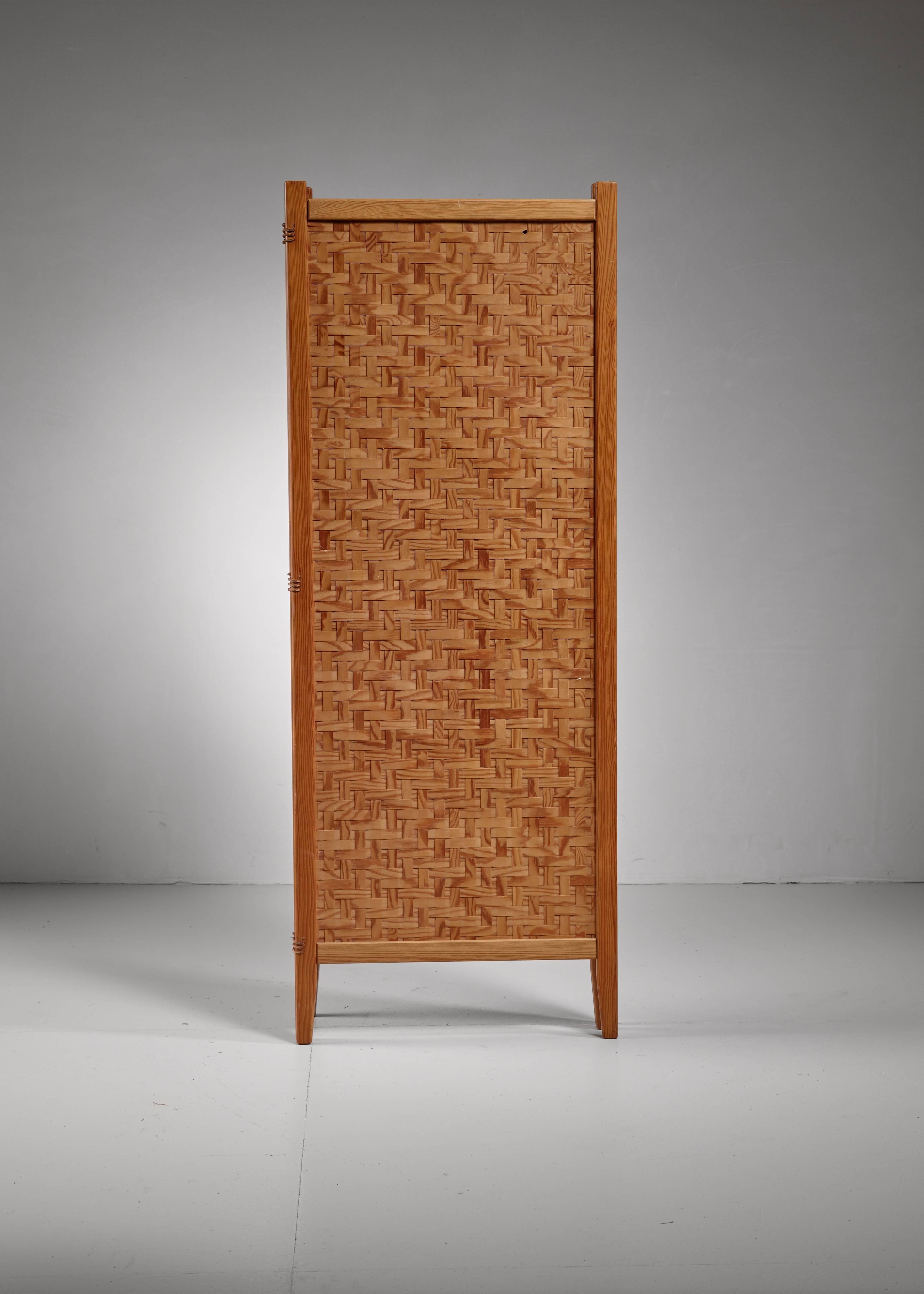 Pine Folding Screen, Sweden, 1950s In Good Condition For Sale In Maastricht, NL