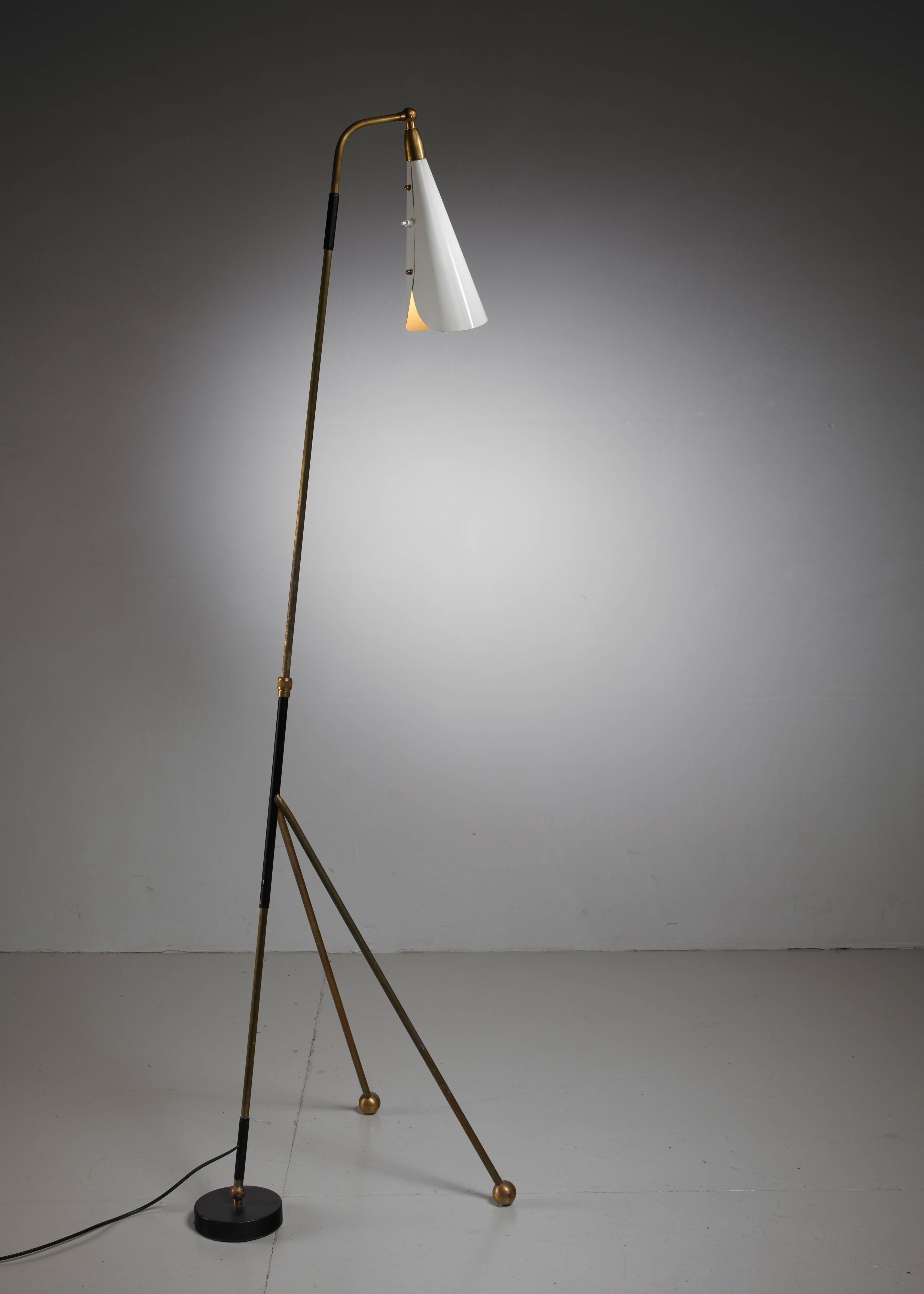 Italian Brass and Metal Floor Lamp, Arteluce Style, 1950s In Excellent Condition In Maastricht, NL