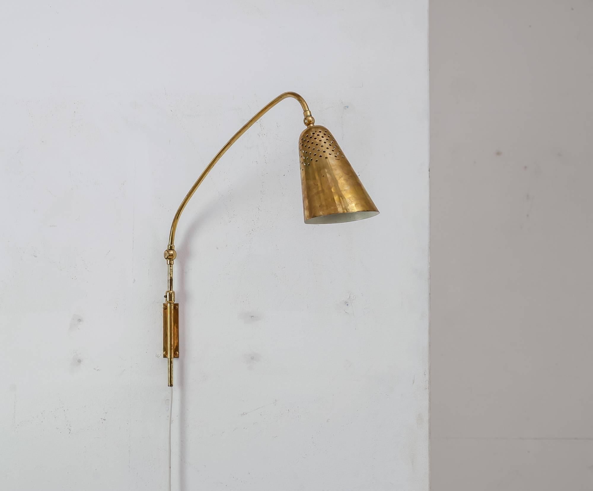 A fully brass swiveling wall light with an adjustable hood with pinhole perforations. The stem is also adjustable, allowing it to be placed in any preferred position.
The lamp is likely made in Sweden in the 1940s and is in a good vintage condition.