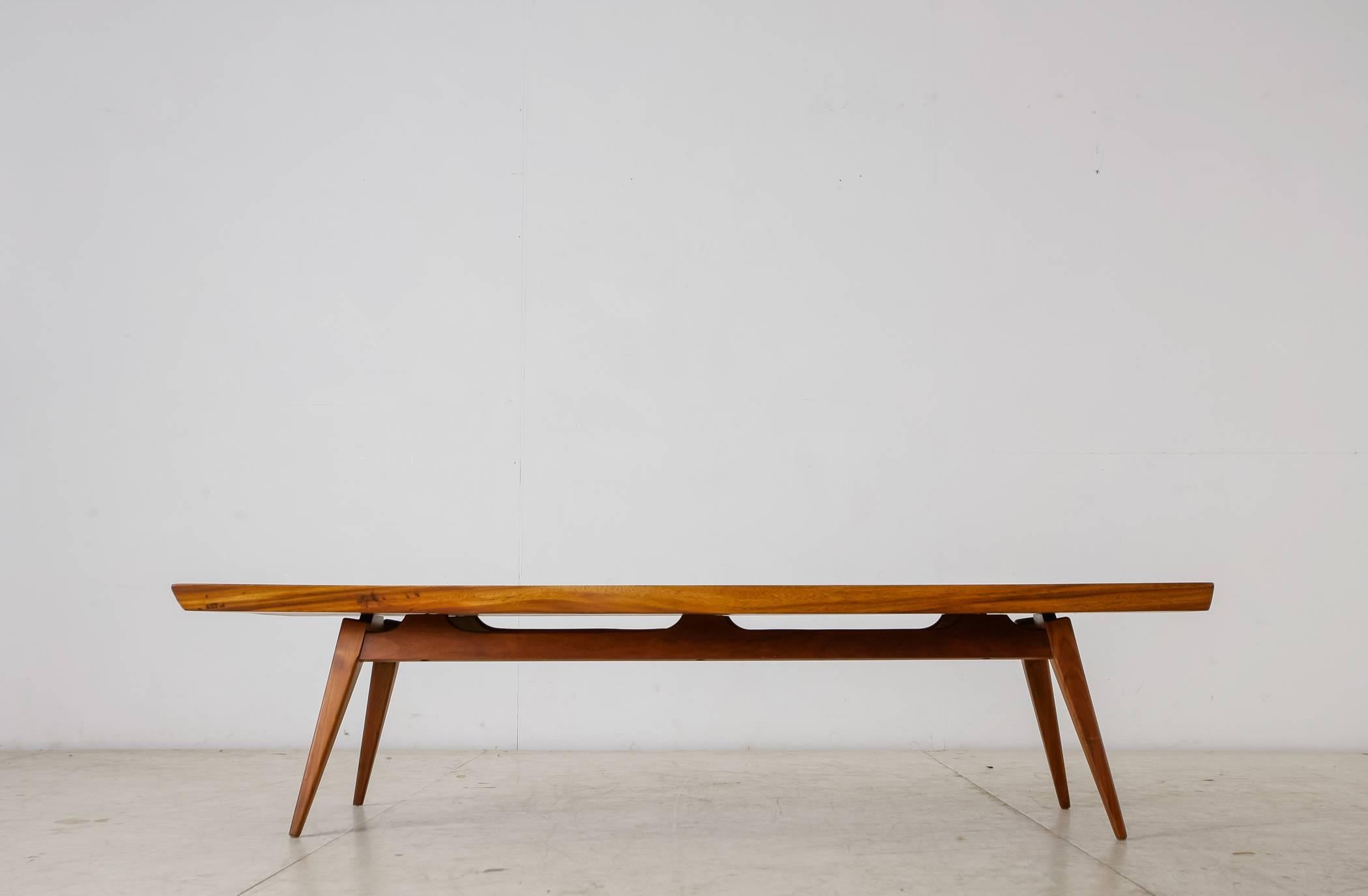 A studio crafted, organically shaped, wooden coffee table by American woodturner Rude Osolnik. This table is signed by Osolnik and in a great condition.

Osolnik (1915-2001) was one of the most important post-war American craftsmen. The Queen of