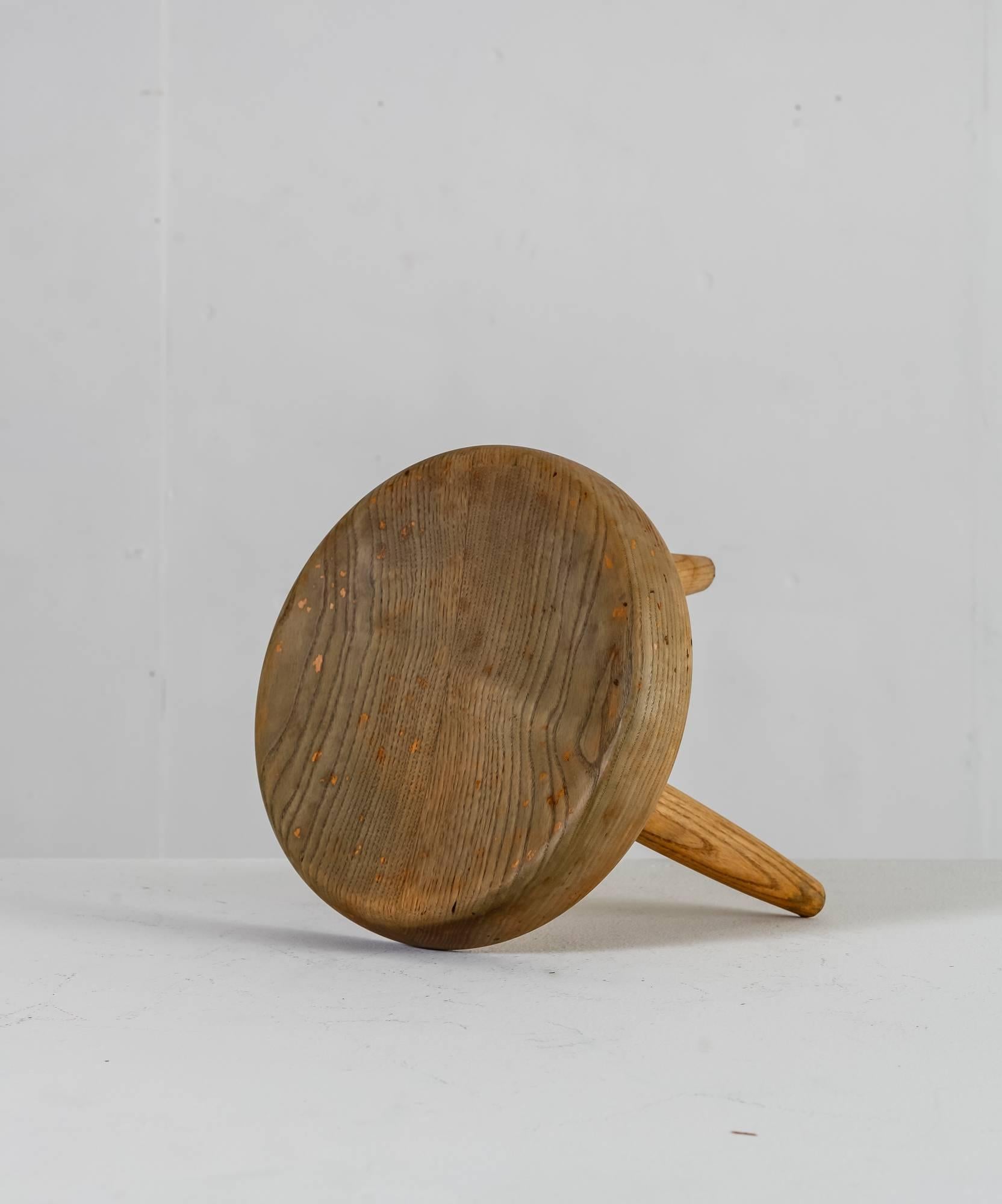 Mid-Century Modern Charlotte Perriand Oak Low Tripod Stool, France, 1950s For Sale