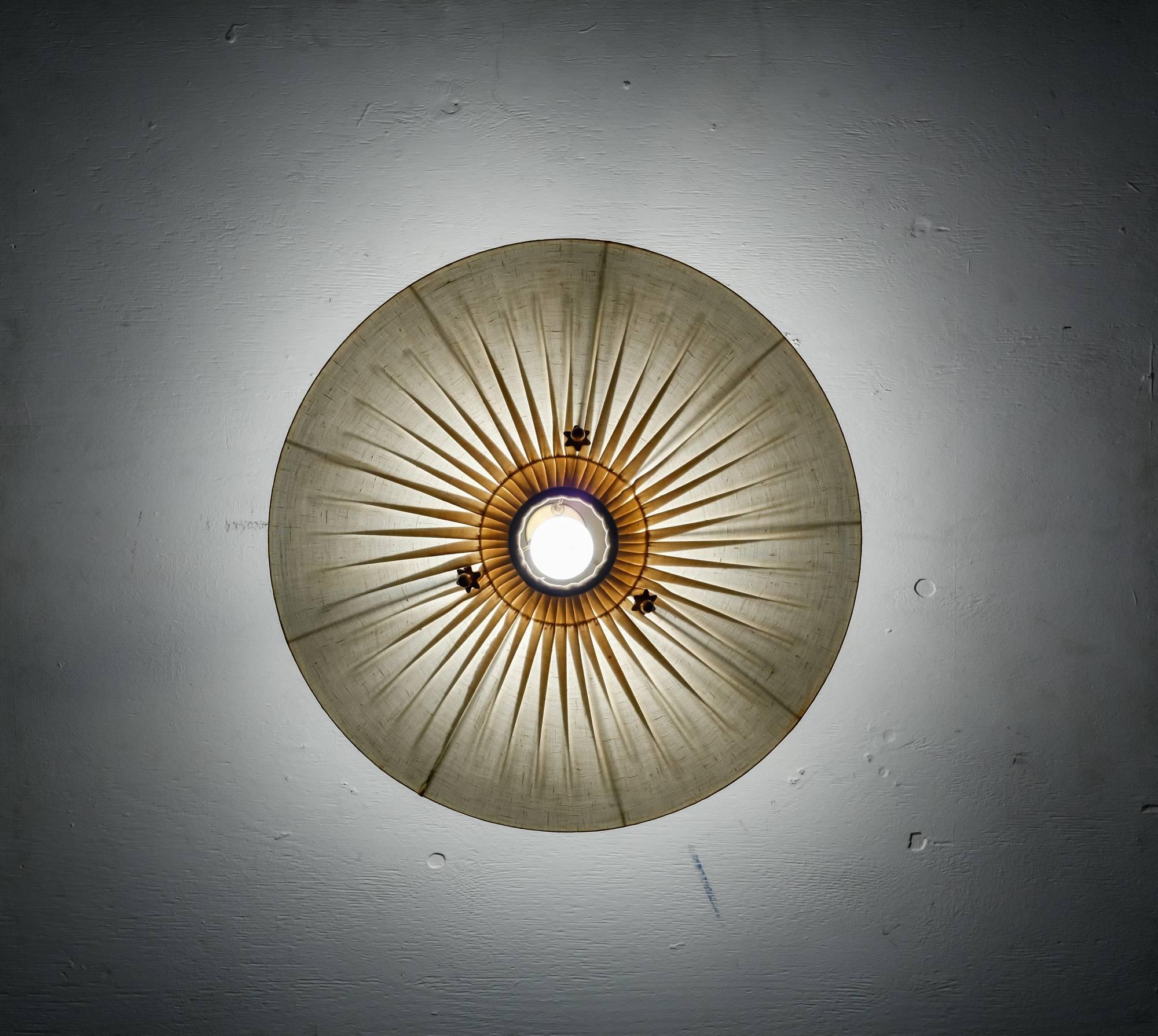 Hans Bergström Brass and Fabric Pendant for Ateljé Lyktan, 1940s In Good Condition For Sale In Maastricht, NL